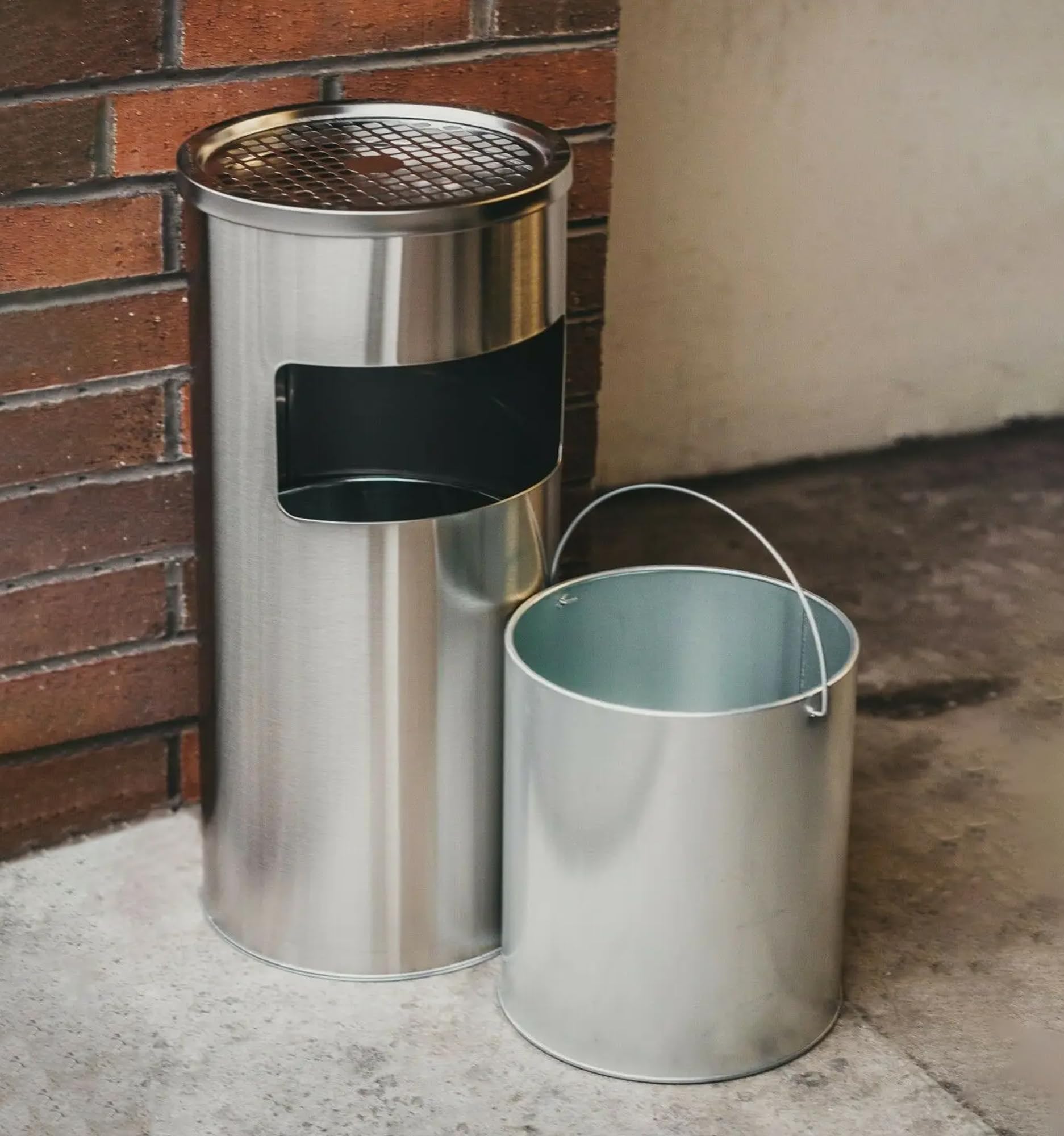 Posacenere 2 in 1 da Terra in Acciaio Inox per Esterno con Gettacarte Rotondo O Rettangolare con Secchio Cestino Professionale Gettacarte Spazzatura Casa Ufficio Bar Ristoranti - Mod1Grigio