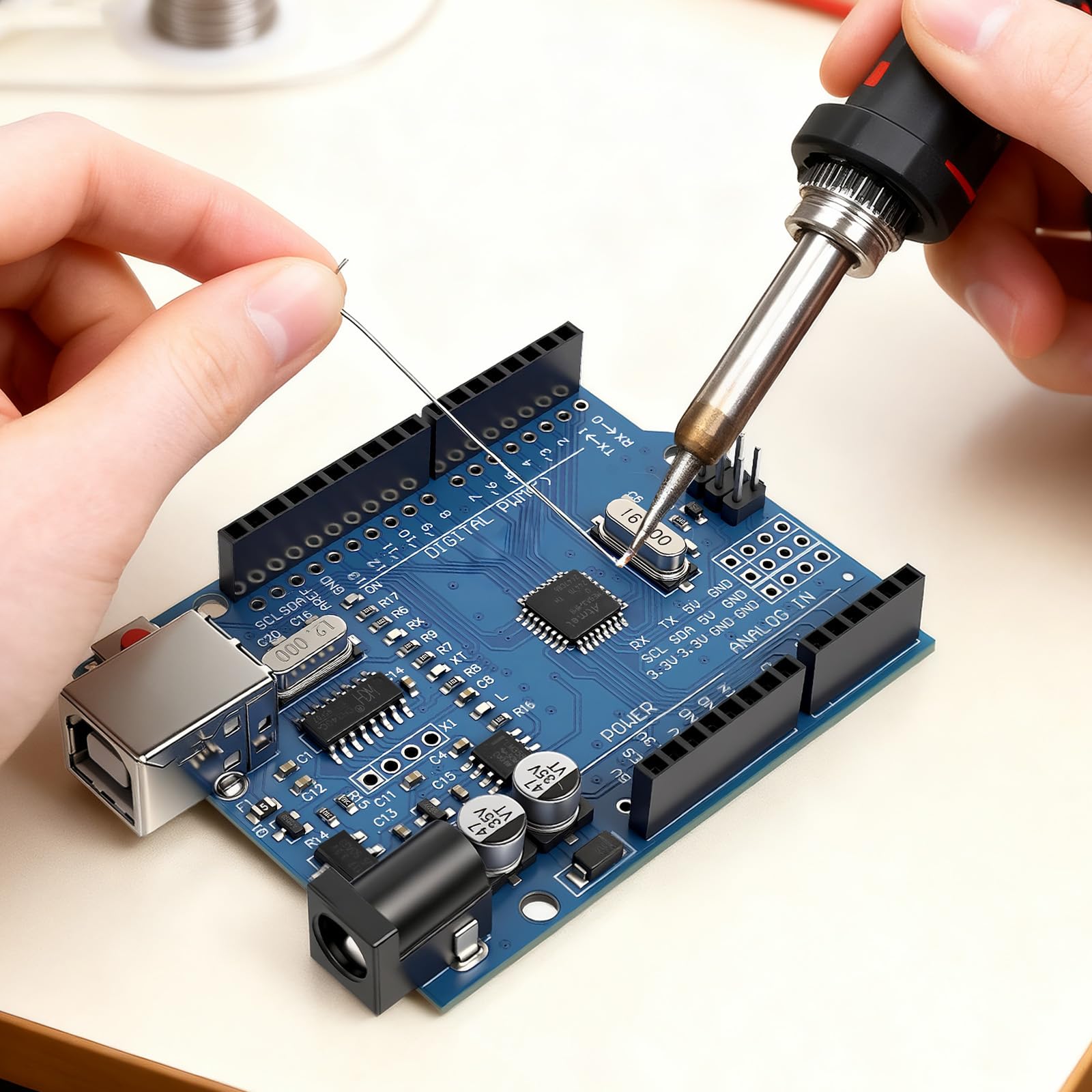 UNO R3 Carte ATmega328P avec câble USB (compatible Arduino) pour Arduino, tension d'entrée 7-12 V, 16 MHz, 14 broches numériques 1/0 prise en charge PWM, SRAW 2KB, compatible avec RPi 4B/3B+/3B/2B/B+