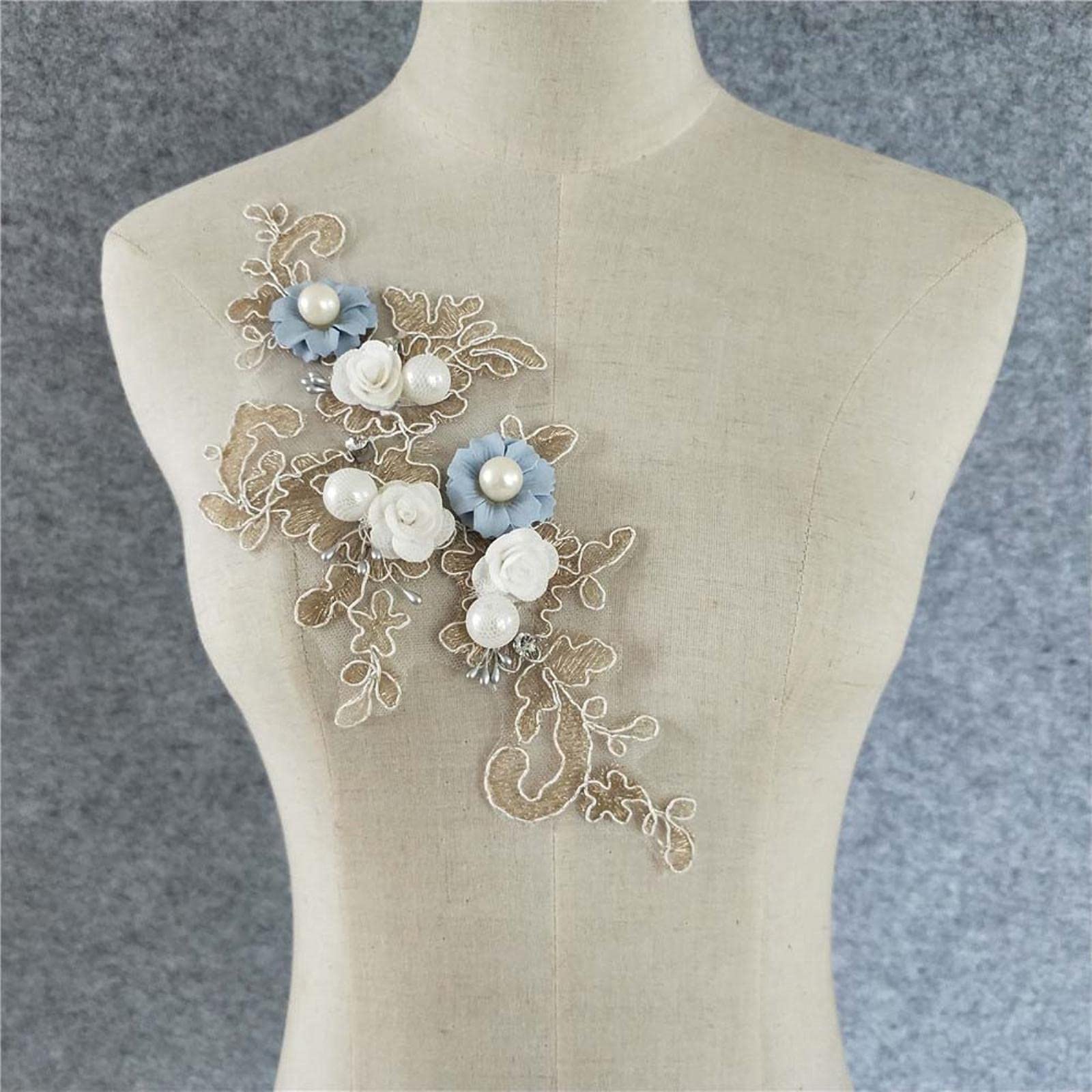 Acquista 1 paio di toppe in pizzo 3D da sposa, motivo da cucito, ricamo, applique fai da te, fiore, tessuto artigianale in Italia a partire da 1