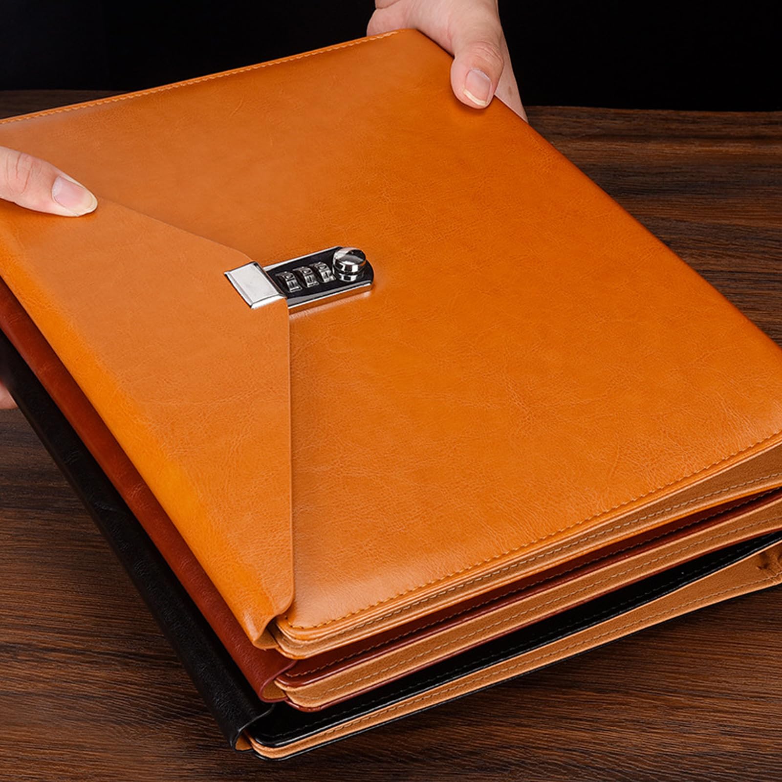 Compatta a 4 cartelle dotata chiusura con password e copertura in PU per un facile trasporto e archiviazione organizzata in scenari lavoro Cartelle file PU