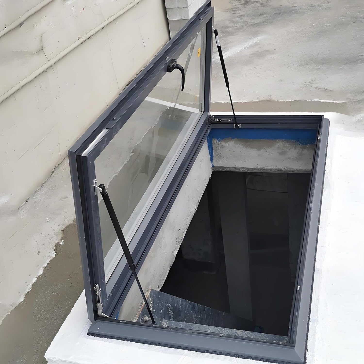 Large Roof Window and Skylight, Skylight House Roof Window, Aluminum Alloy Frame, Good Ventilation, Sloped Flat Roof Lighting Well Window for Indoor Attic/Sun Room(LxW 50x80cm/19.7x31.5in)