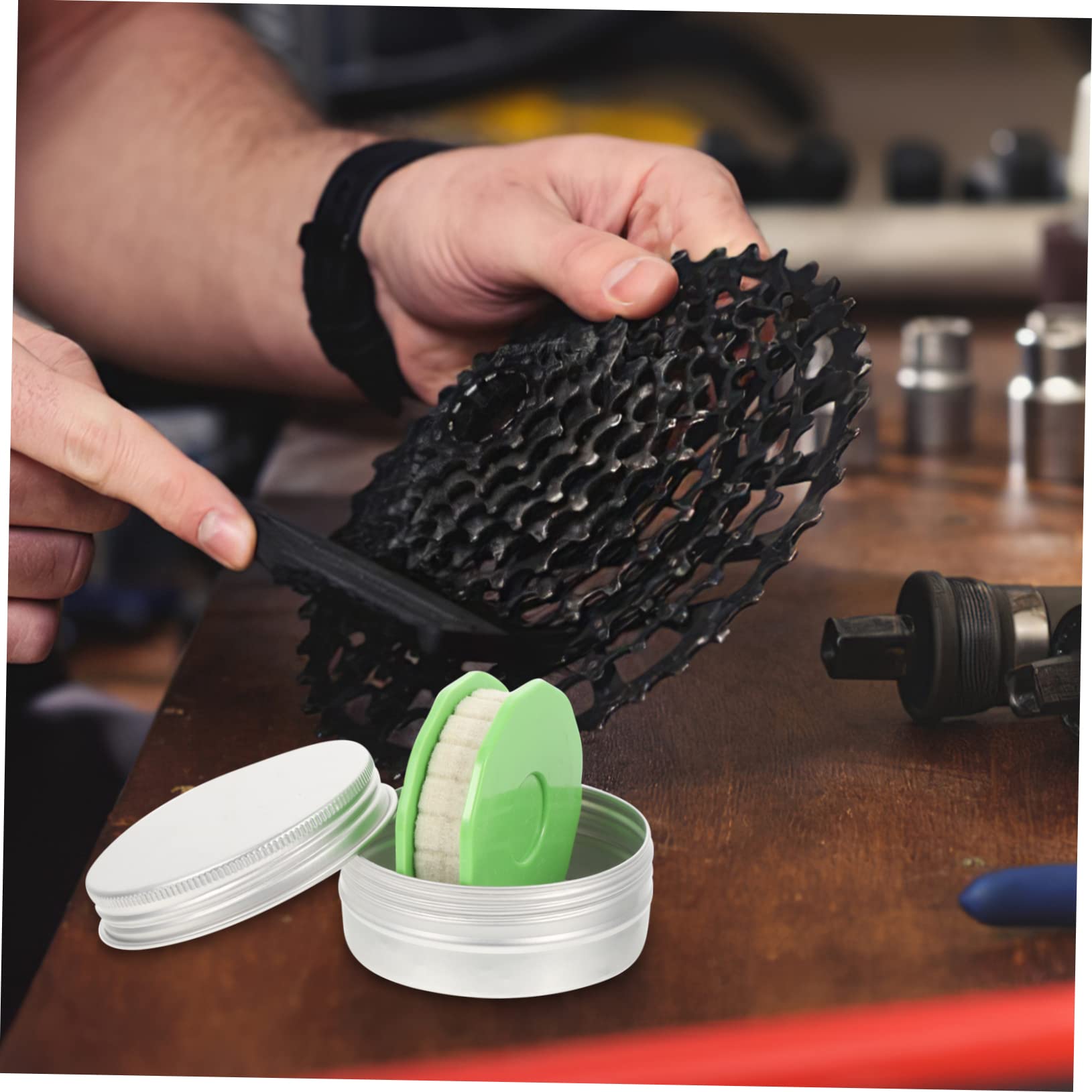 balacoo Bicycle Chain Chain Oiler Bike Lubricant Tool Cycle Oiling Roller Easy to Carry Mountain Bike Care