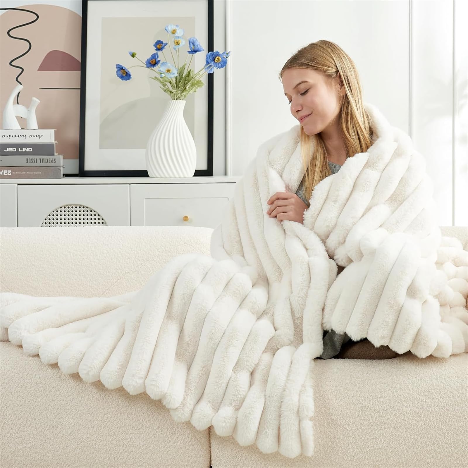 LINGKY Faux Rabbit Fur Luxury Plush Throw Blanket - Image 2