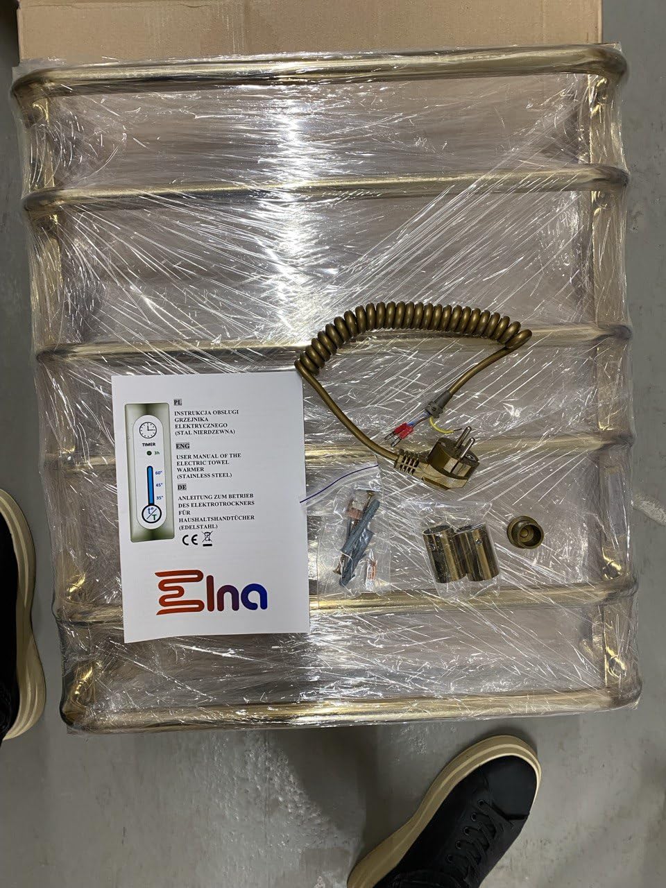 Elna grzejnik na ręczniki, złoty, 104 W, 610 x 530 mm, elektryczny z timerem i termostatem, do hotelu, mieszkania, SPA i studia – IP44 – stal nierdzewna – kompaktowy montaż na ścianie
