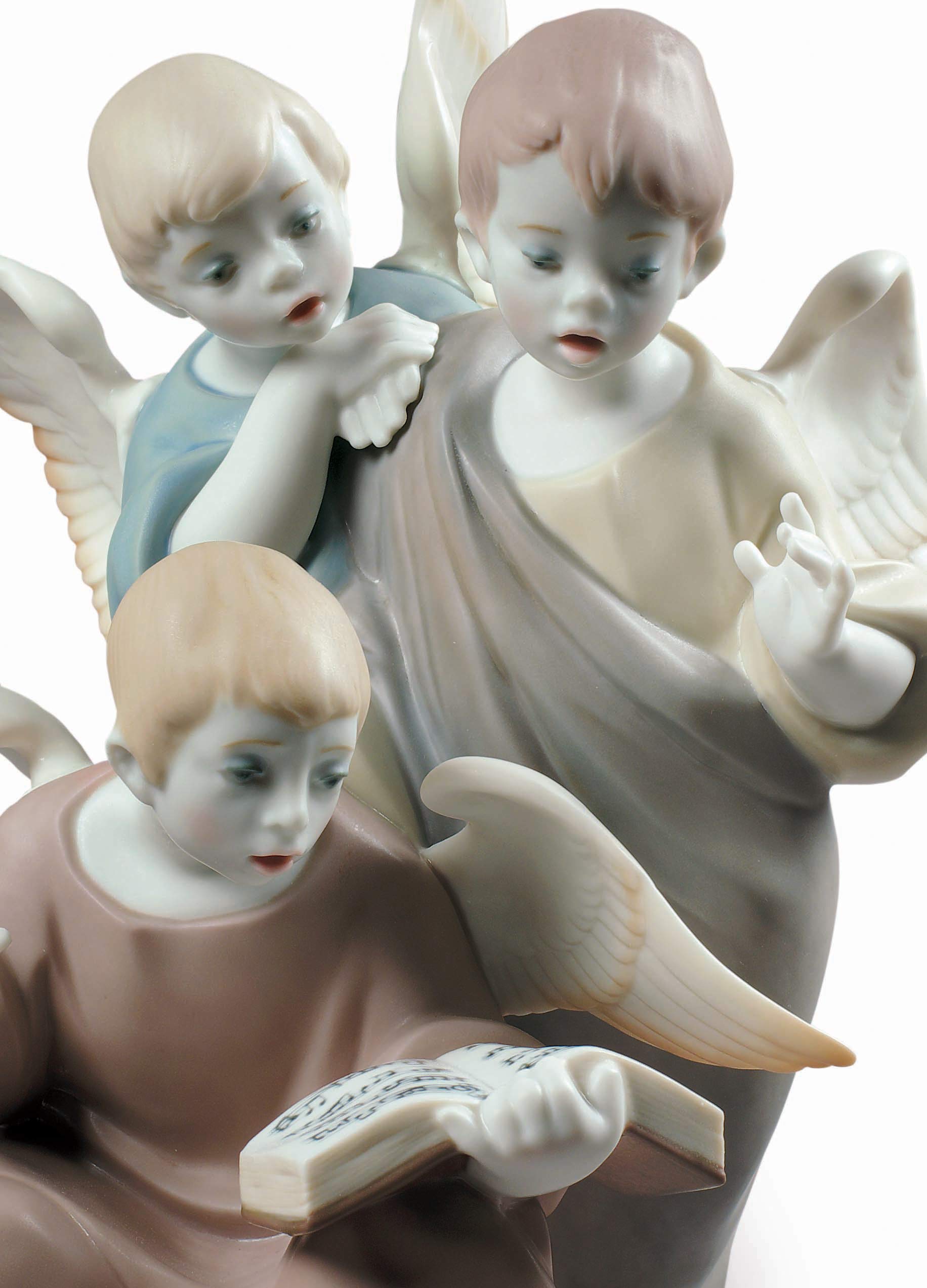 Amazon.com: LLADRÓ Angelic Voices Figurine. Porcelain Little Angel