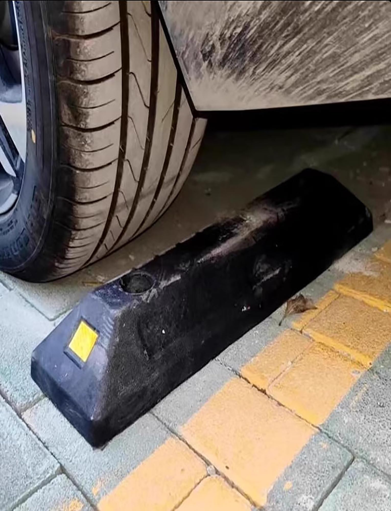Calzo de rueda resistente, tope de estacionamiento antideslizante para garaje, entrada y estacionamiento, bloque de goma de alta visibilidad para seguridad del vehículo