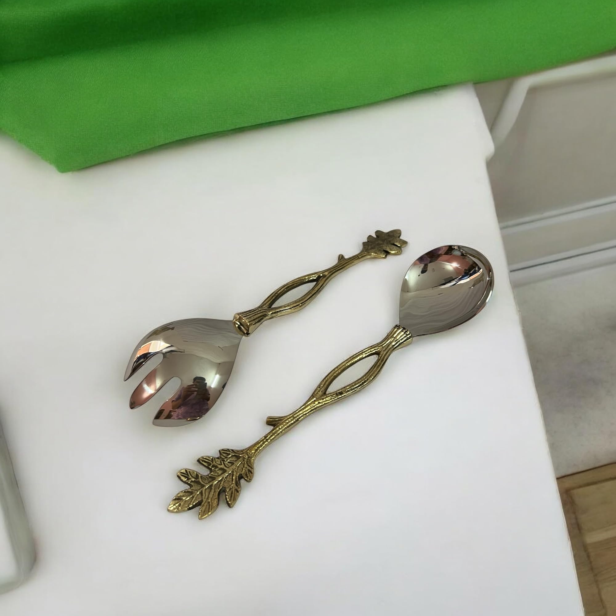 Morcomart Elegant Salad Server Set – 2-Piece Stainless Steel Spoon & Fork with Brass Gold Leaf Handles – Decorative Serving Utensils for Parties, Dining, Gifts