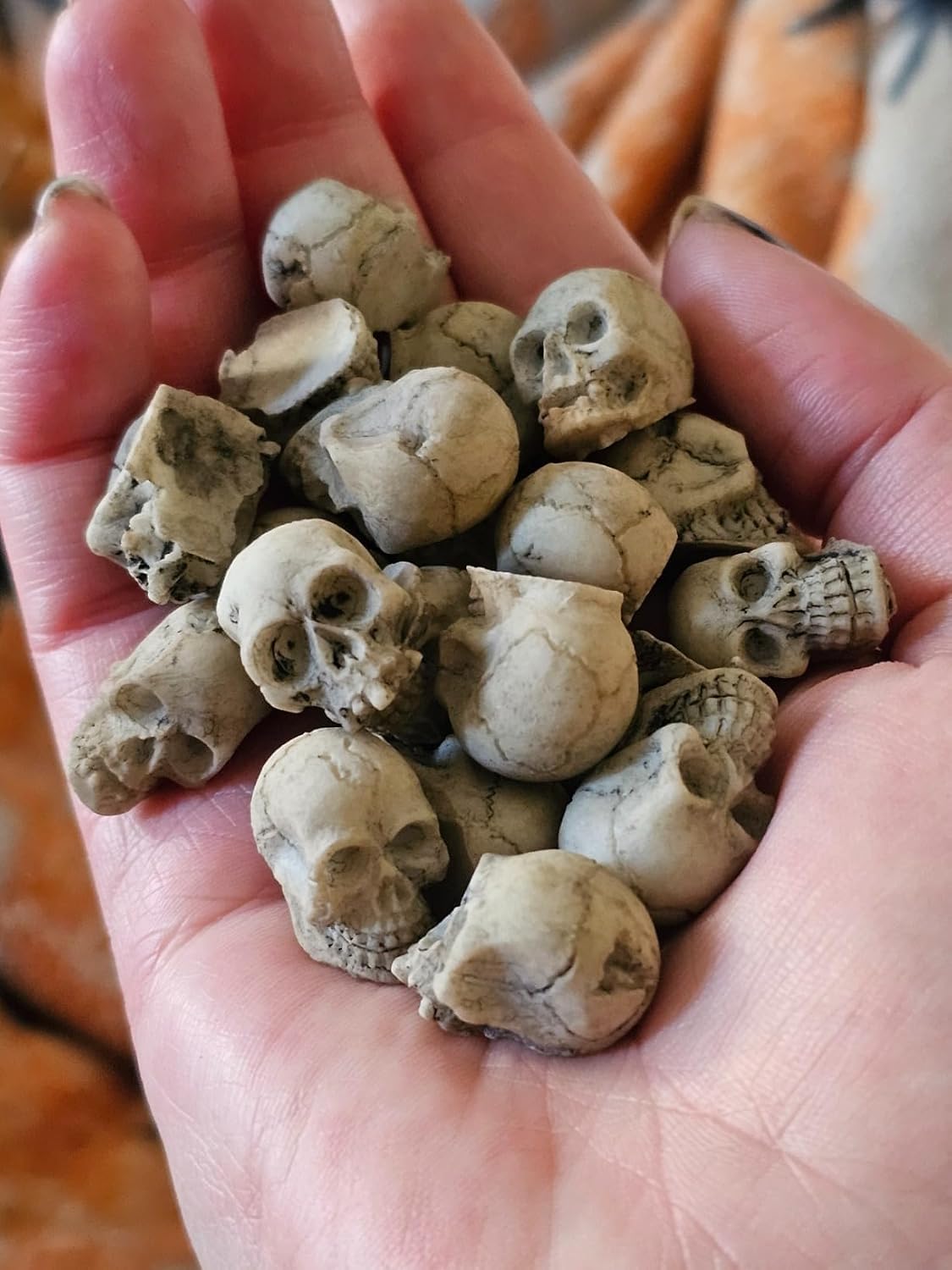 YZHZOM 20pcs mini Resin Skulls, Halloween mini Figures Skull Head Decor Halloween Skeleton Decorations Tiny Skulls Miniatures