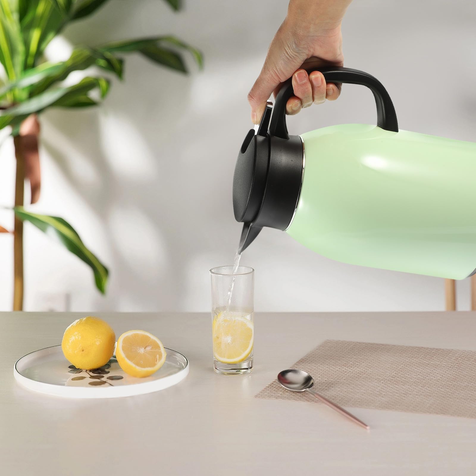 Borraccia Termica in Acciaio Inossidabile 1.6l con Manico Antiscottatura Bottiglia D'acqua a Doppia Parete per Casa e Ristorante Design Semplice e Capiente