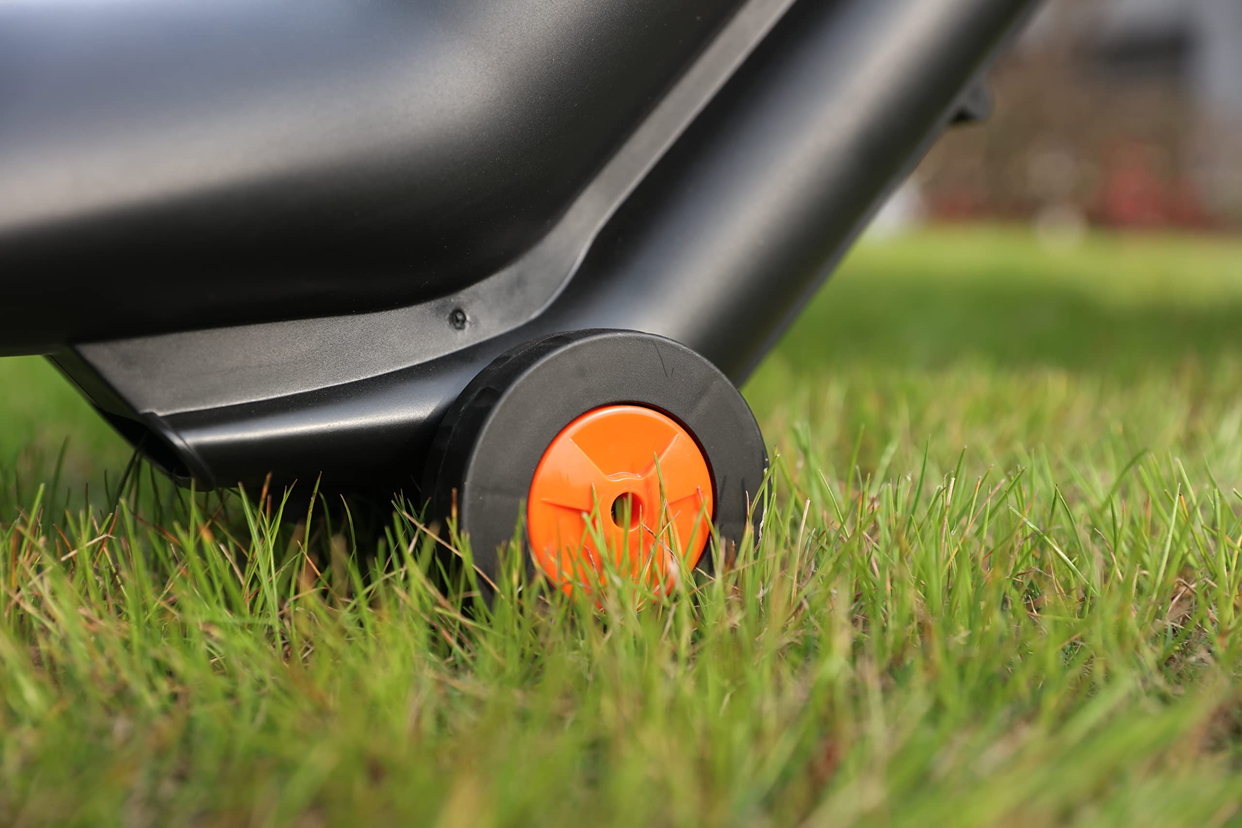 Yard Force Soplador eléctrico 3 en 1 EB U30, 3000 W, con trituradora, Velocidad máxima de Aire de 300 km/h, Saco de 45 l, con Ruedas estabilizadoras y Correa para el Hombro