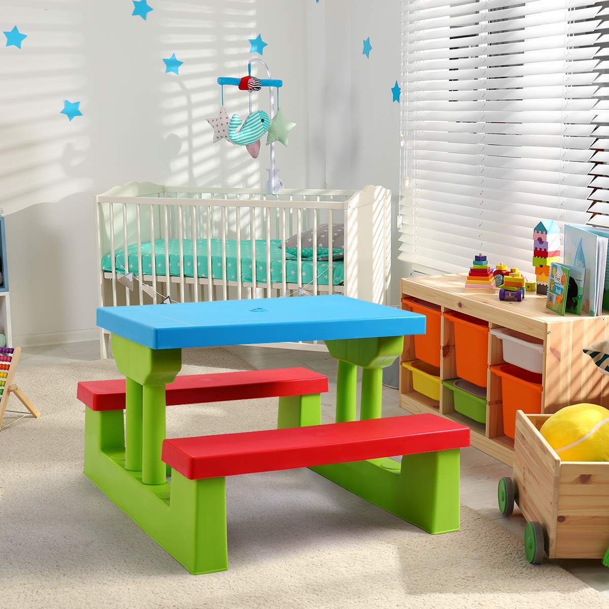 KOMFOTTEU Conjunto de Asientos Infantiles con Sombrilla, Juego de Picnic para Niños con 1 Mesa y 2 Bancos, Juego de Muebles para Jardín, Parque, Terreza (Verde + Rojo + Azul)