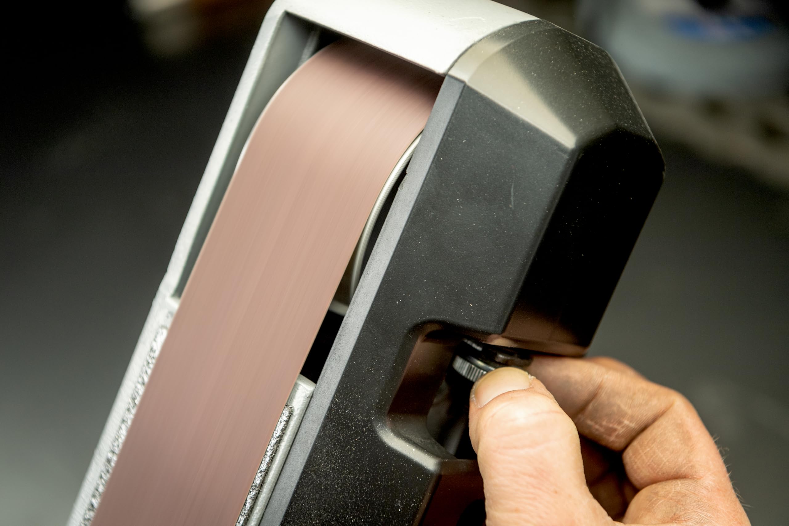 metabo BS 200 Plus Schleifmaschine, Elektrisch, Schärfgerät Holzschleifer | Schleifbock Kombimaschine mit Absaugung zum Entrosten, Messer Schärfmaschine, inkl. Schleifscheibe, Band & Zubehör