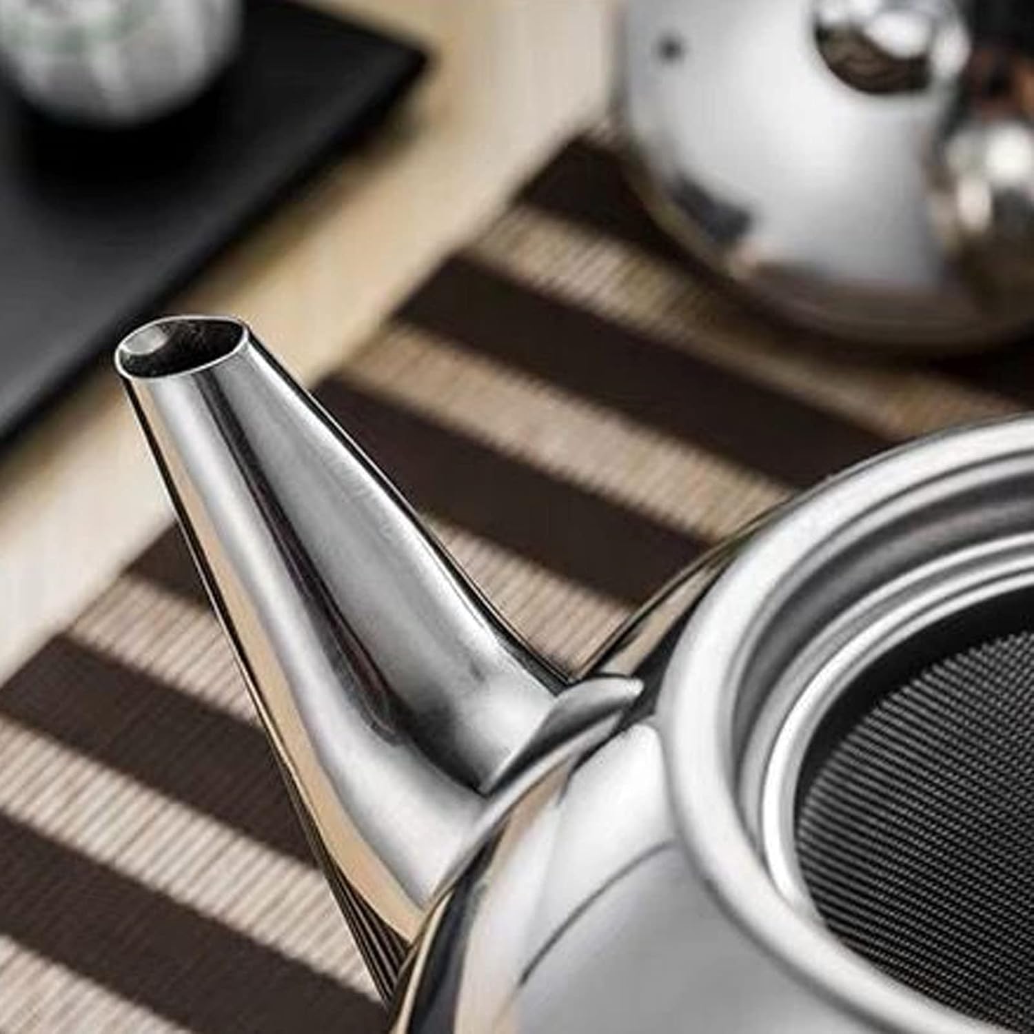 Tea Kettle with Embedded Lid Filter Stainless Steel Kettle Teapot Portable Tea Pot for Home Teahouse Coffee Shop(1.5L)