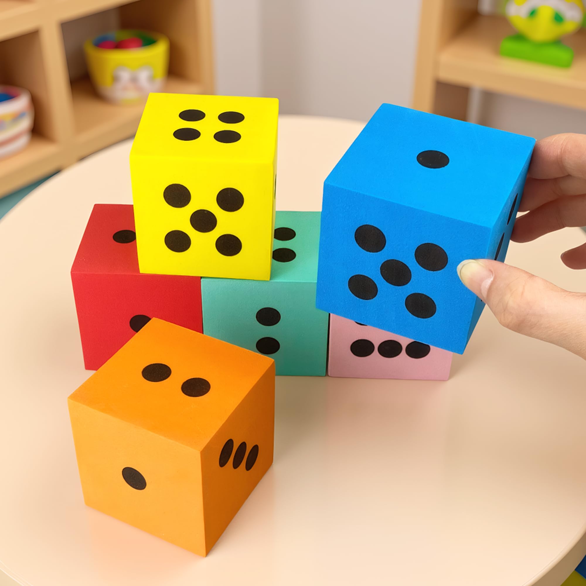 XIPEGPA - Juego de 6 dados de espuma grandes y coloridos con números para juegos de matemáticas, construcción de aula, entretenimiento educativo para fiestas, regalos de cumpleaños en 6 colores (2.4