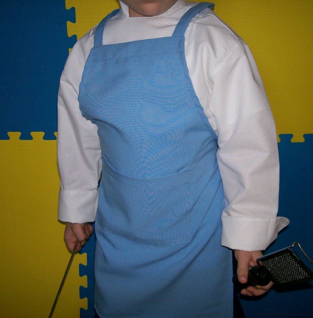 GINGHAM BABY BLUE DELUXE APRON KIDS CHILDREN FITS 2-7 YR OLDS 15x21 INCHES REAL FABRIC 100% POLY GIFT PARTY FAVOR