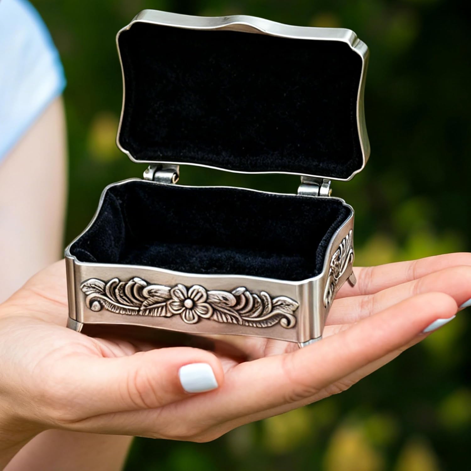 Personalized Small Metal Jewelry Keepsake Box with Custom Message, Vintage Jewelry Storage Decorative Gift Box for Friend, Sister, Mom, Duaghter, Wife, Girlfriend, or Co-worker - Image 7