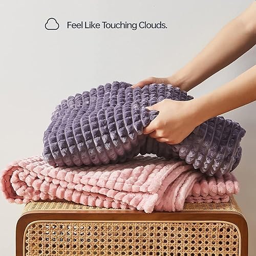 Miniatura 5 de Simple&Opulence - Manta de franela de forro polar, ligera, súper suave, de microfibra decorativa para sofá, diseño de cuadrícula estereoscópica