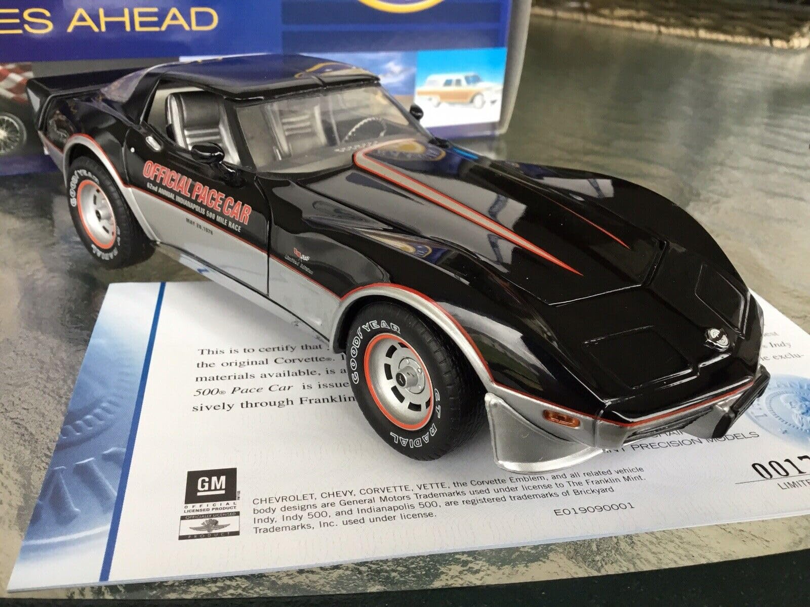 シボレー・コルベットインディペースカー1978 1/18UT