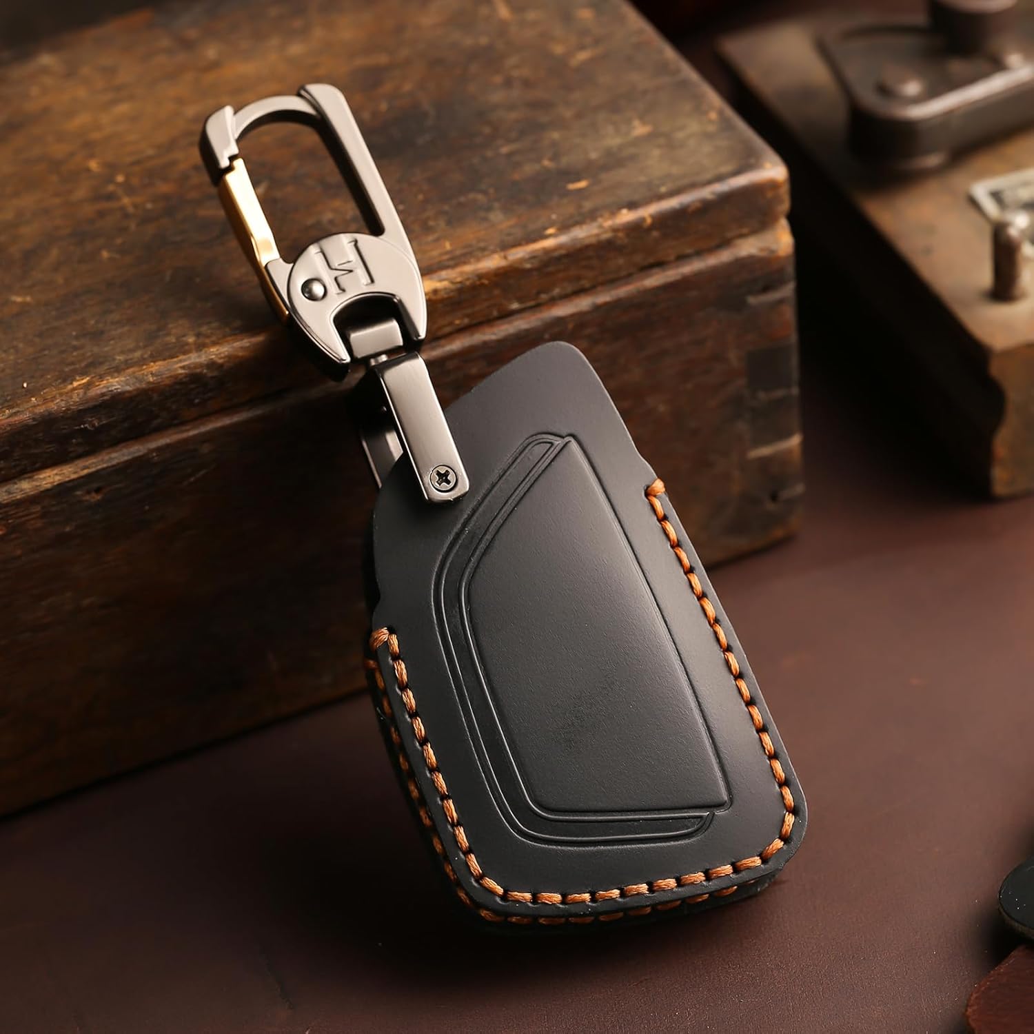 Leather Key Fob Cover, Compatible with 2021-2025 2026 GMC Yukon Denali Sierra, For Chevy Silverado Suburban Tahoe Buick etc, Retro Style Design Key Holder Protector(5 Button, Black)