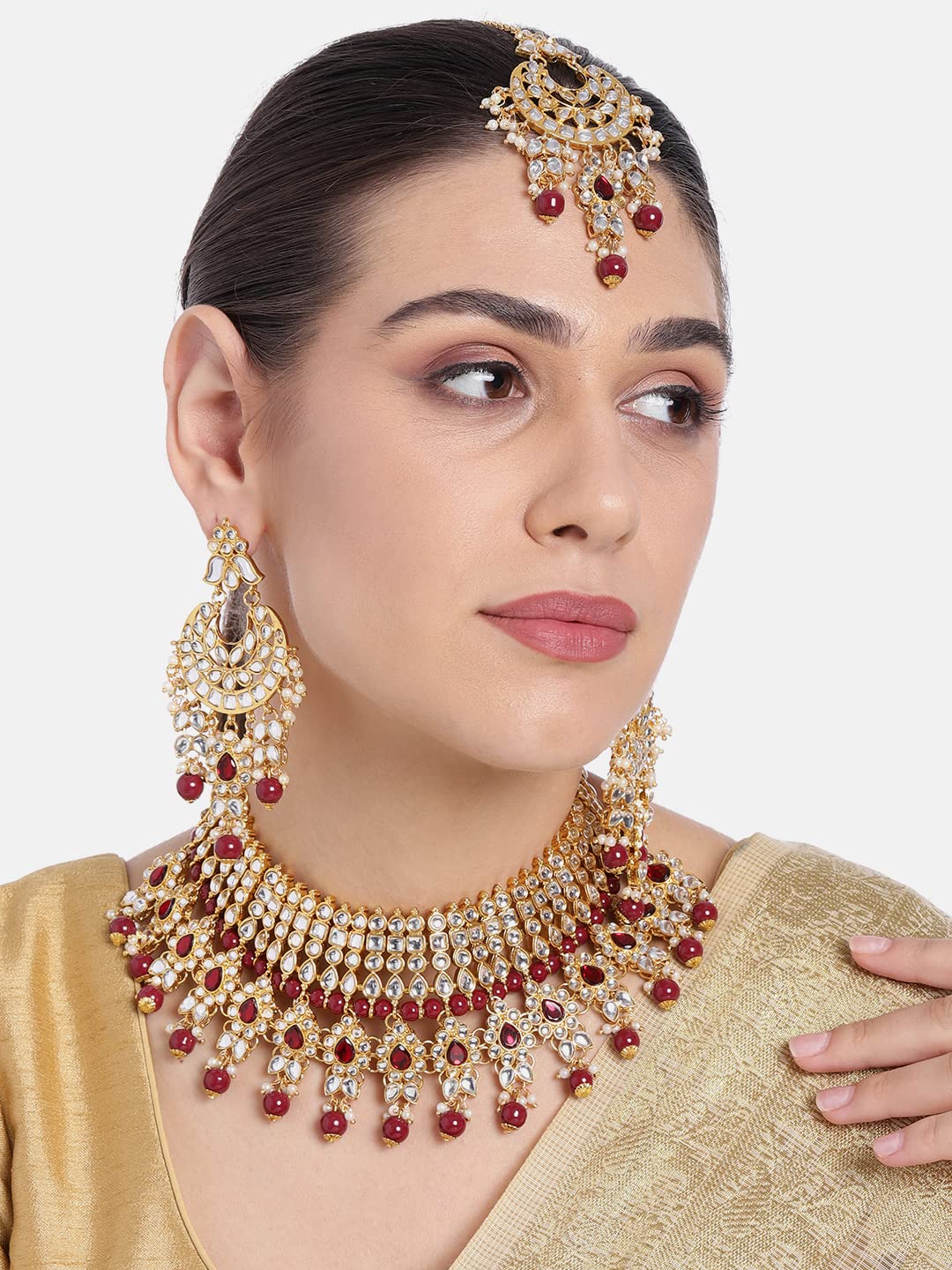 Aheli Set di gioielli Maang Tikka placcati in oro con collana girocollo e orecchini, regalo per donne