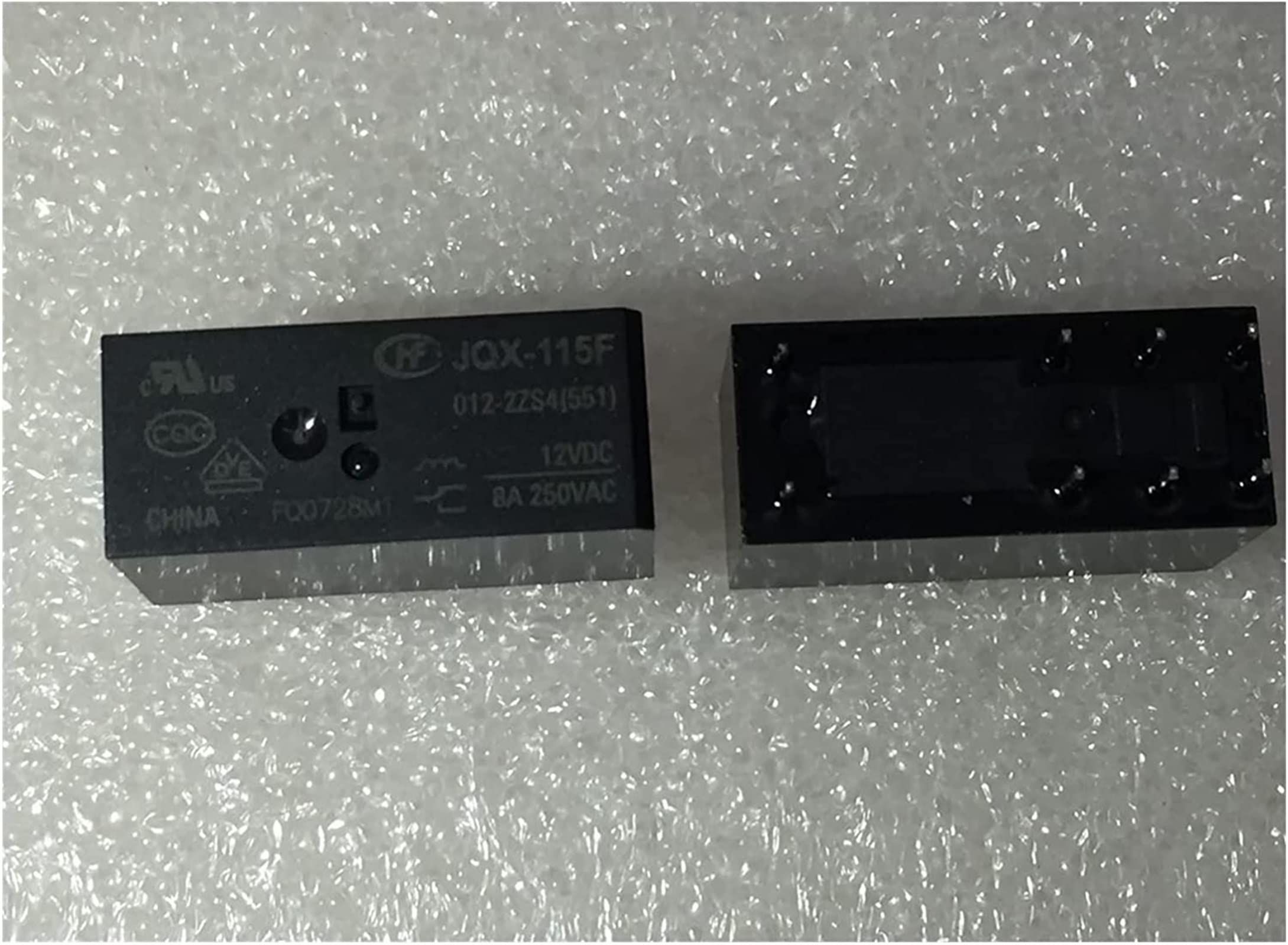 Relais 8PIN JQX-115F-012-2ZS4 à double inverseur 250VAC de format compact