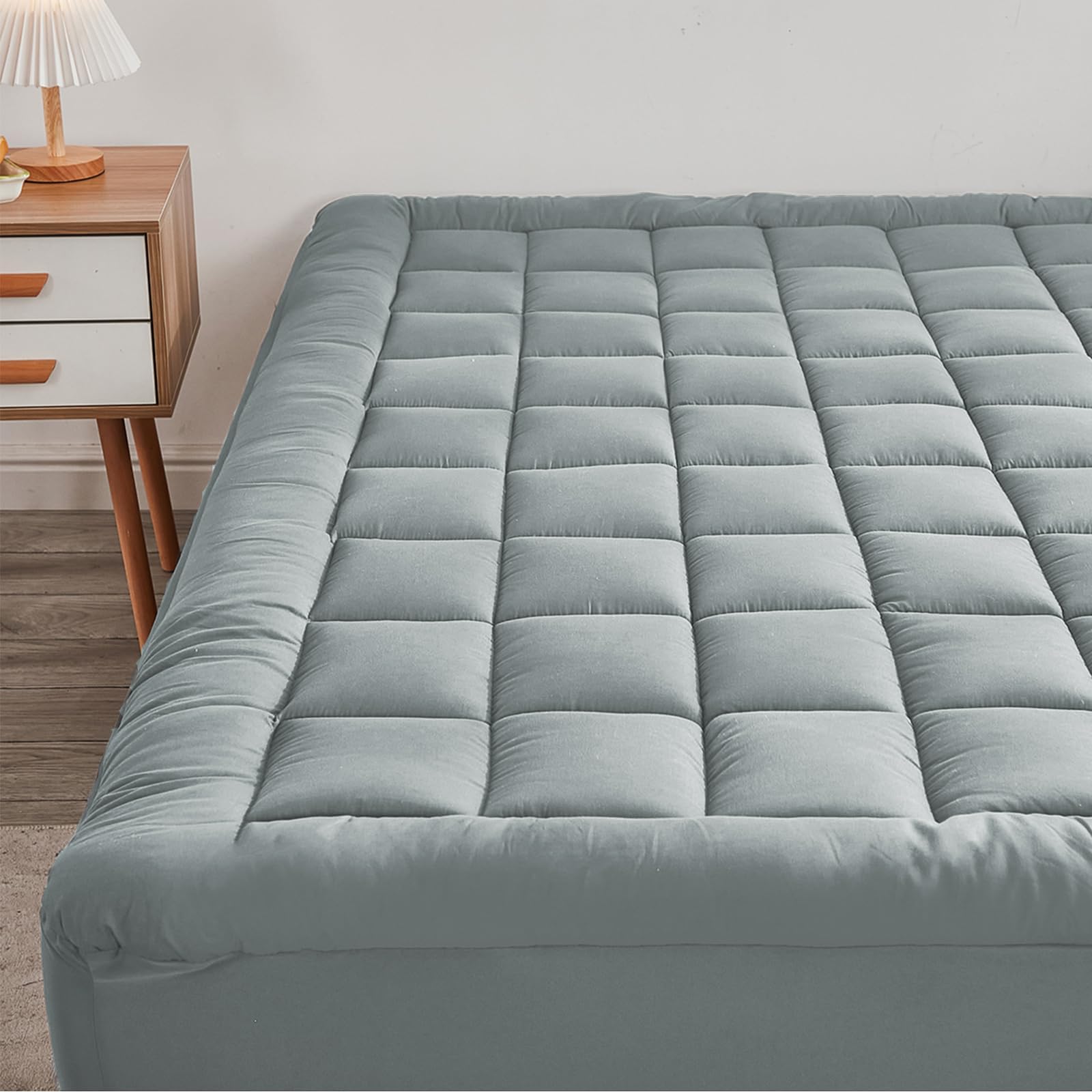 Mattress Pad - Soft and Breathable Mattress Protector Cover - Pillow Topper with Stretches to 18” Deep Pocket Fits Up to 8”-21” Cooling Bed Topper (Light Gray, Queen)