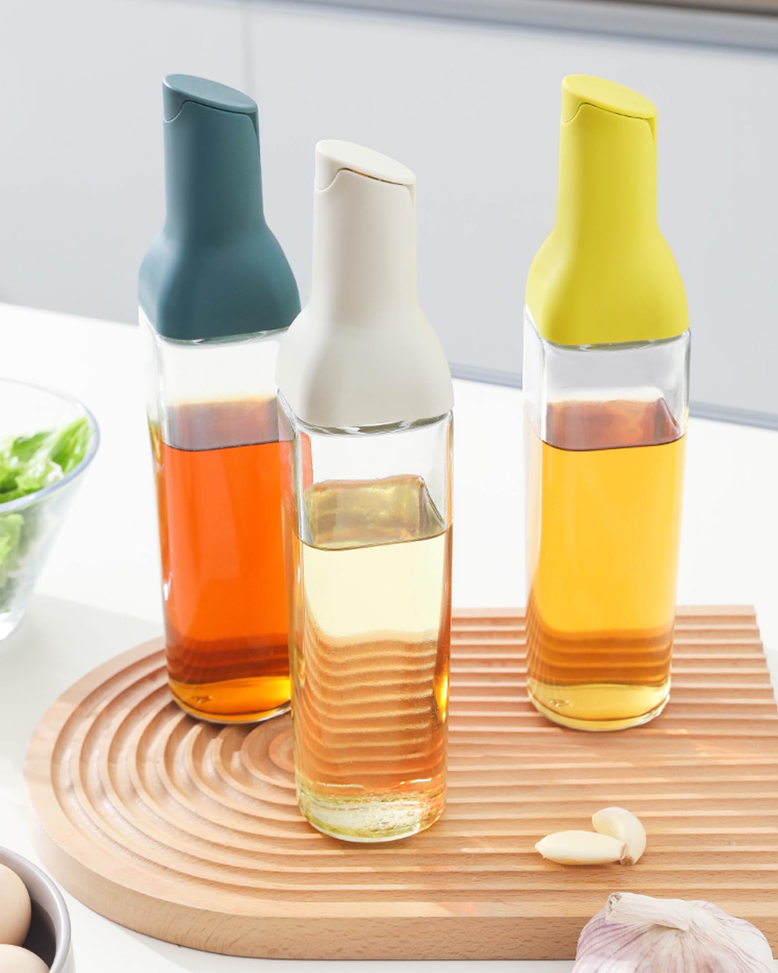 Ölspender, 480 ml, für Küche, Kochen, 4 Stück, mit Etiketten, Olivenöl-Flaschenspender, automatisches Klappen, tropffreie Ölflasche, breite Öffnung, leicht nachzufüllen und zu reinigen, gelber