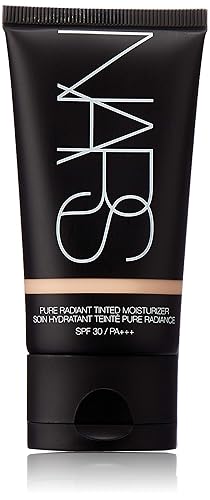 NARS Pure Radiant Humectante con tinte de amplio espectro SPF 30, Finland
