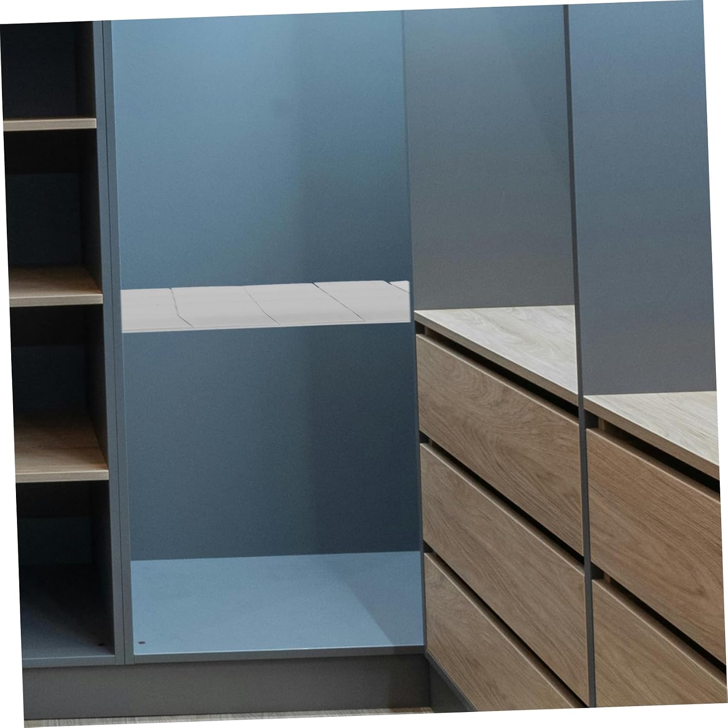 Expandable Closet Tension Shelf Organizer for Versatile Storage Divider for Weekly Clothes Locker Organizer Neat Adaptable Storage