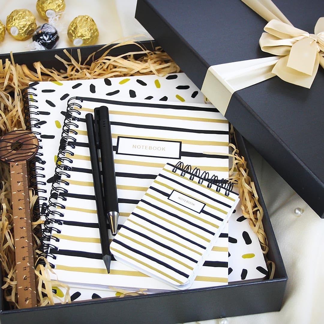 Emartbuy Set di 3 scatole regalo in carta nera e nera, misura grande, media, piccola | Scatola regalo rigida in cartone di lusso con nastro, confezione premium per cesti, compleanni, matrimoni, regali aziendali