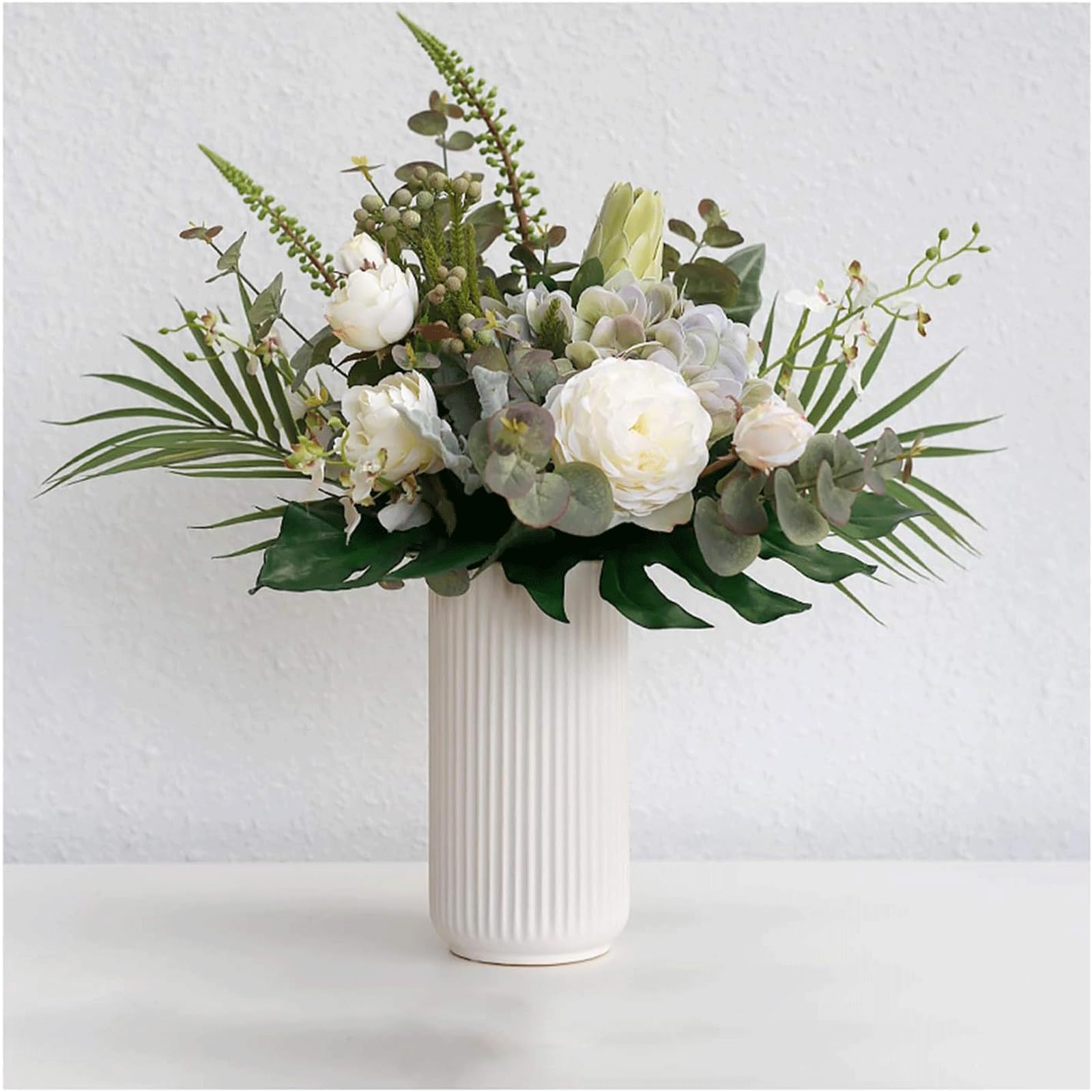Elegantes Ramos De Flores Artificiales con Variedad De Flores Y Jarrón De Cerámica para La Decoración De Habitaciones Y Oficinas.