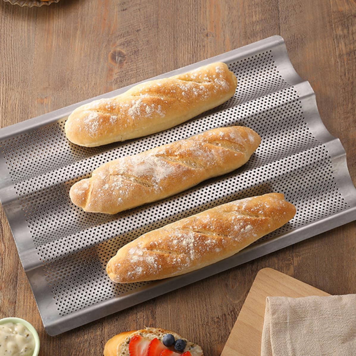 2 Moldes Perforados de Acero Inoxidable para Hornear Baguettes y Pan, Antiadherente, Fáciles de Limpiar, Paquete de 2 Piezas, Ideales para Panaderías y Reposterías