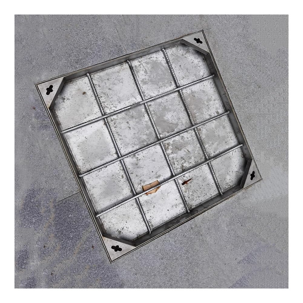 Plaque de regard invisible 70x70 en inox pour habiller une allée de jardin en béton