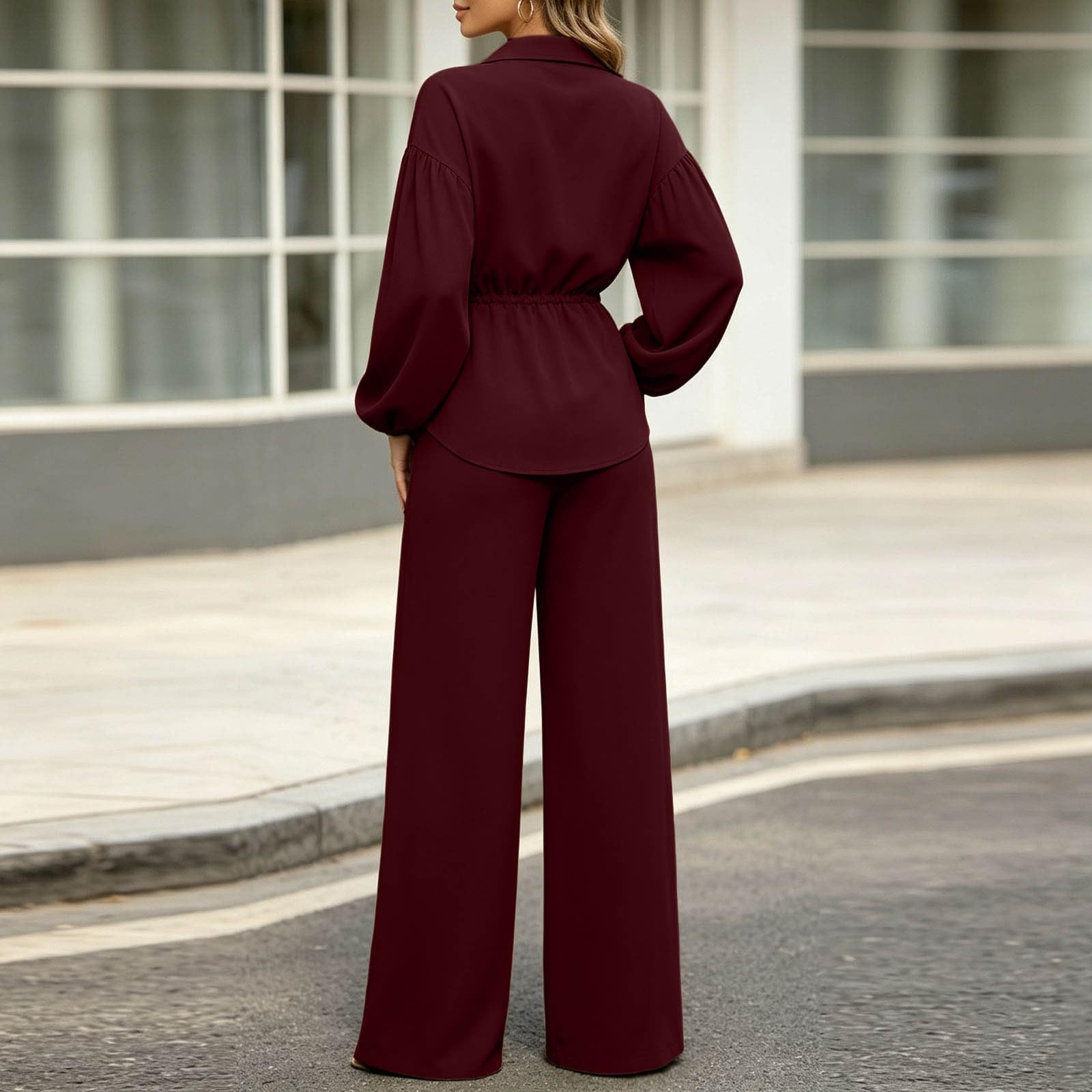 Elegante camicetta casual con bottoni e pantaloni a gamba larga per un comp