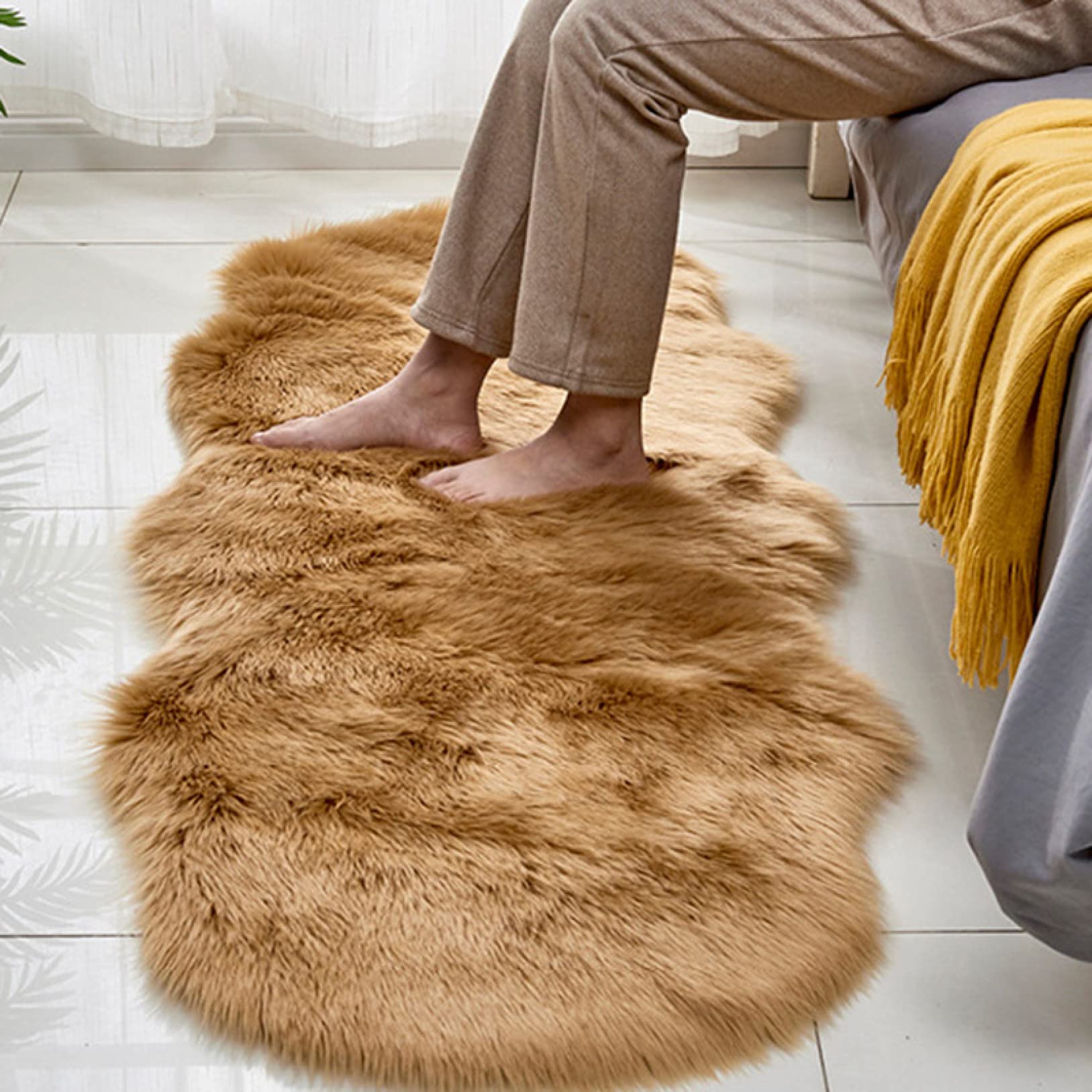 Amazon｜ムートンマット 60*160cm フェイクシープスキンラグカーペット 