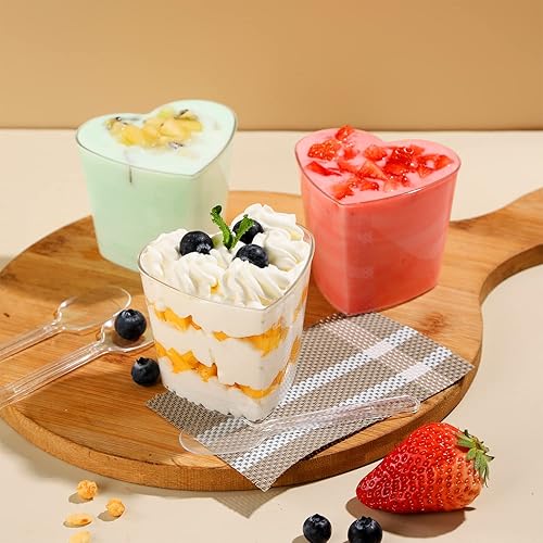 Miniatura 4 de Paquete de 100 mini vasos de plástico transparente con tapas, recipiente de yogur en forma de corazón de 5 onzas para fiestas, aperitivos