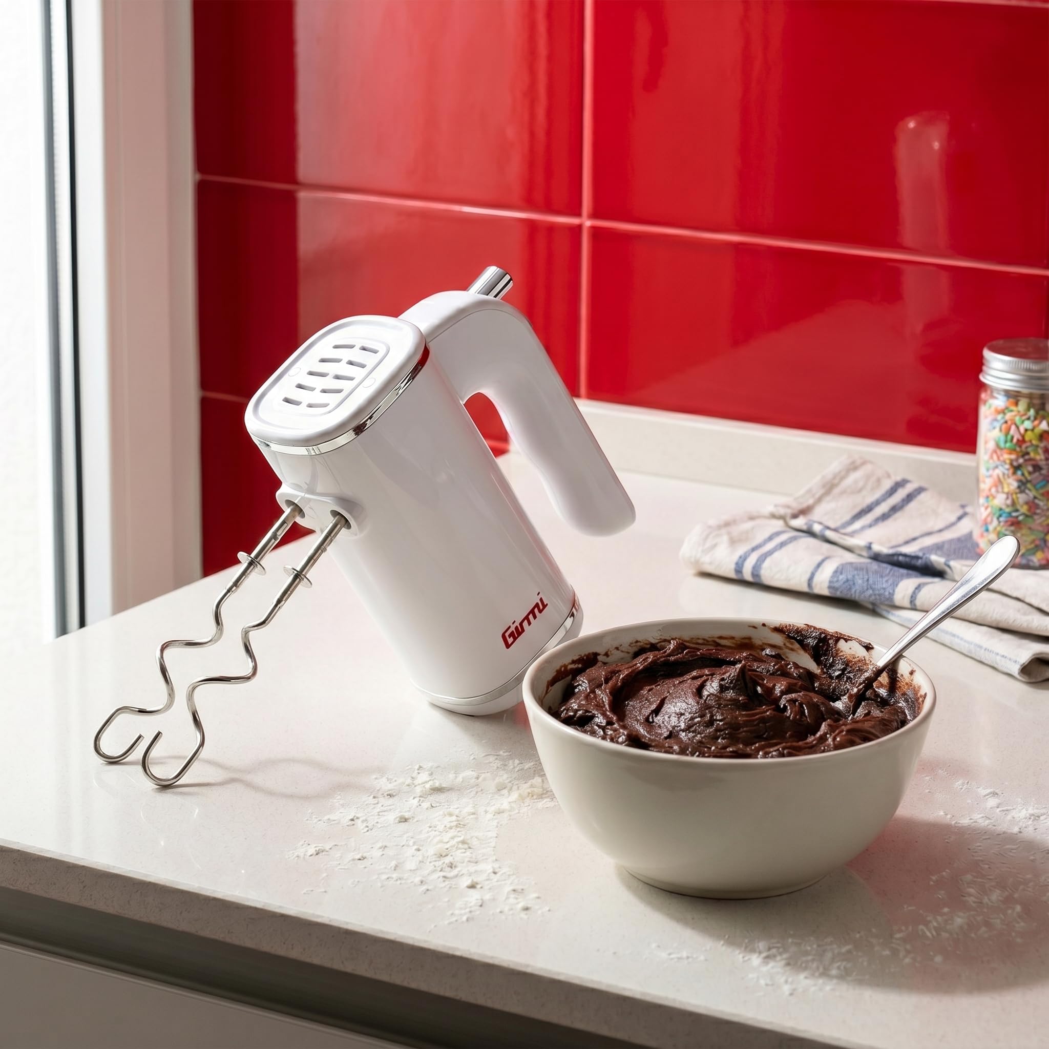 Girmi SB04 Sbattitore Elettrico, 150W, Sbattitori Inox per montare panna ed albumi, Funzione Turbo, Ganci Inox per impasti dolci e salati, 5 Velocità, Bianco