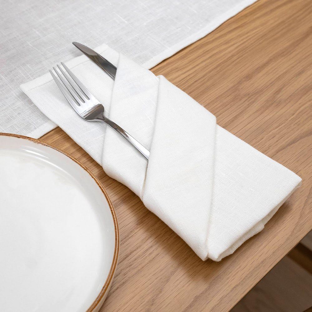 Serviettes en lin douces et authentiques pour repas de famille