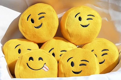 Miniatura 4 de Juguete de peluche chirriante para perro, suave forro polar, chirridos y sonidos arrugados y rebotes, bola de emoji de 3 pulgadas, hecha a mano en
