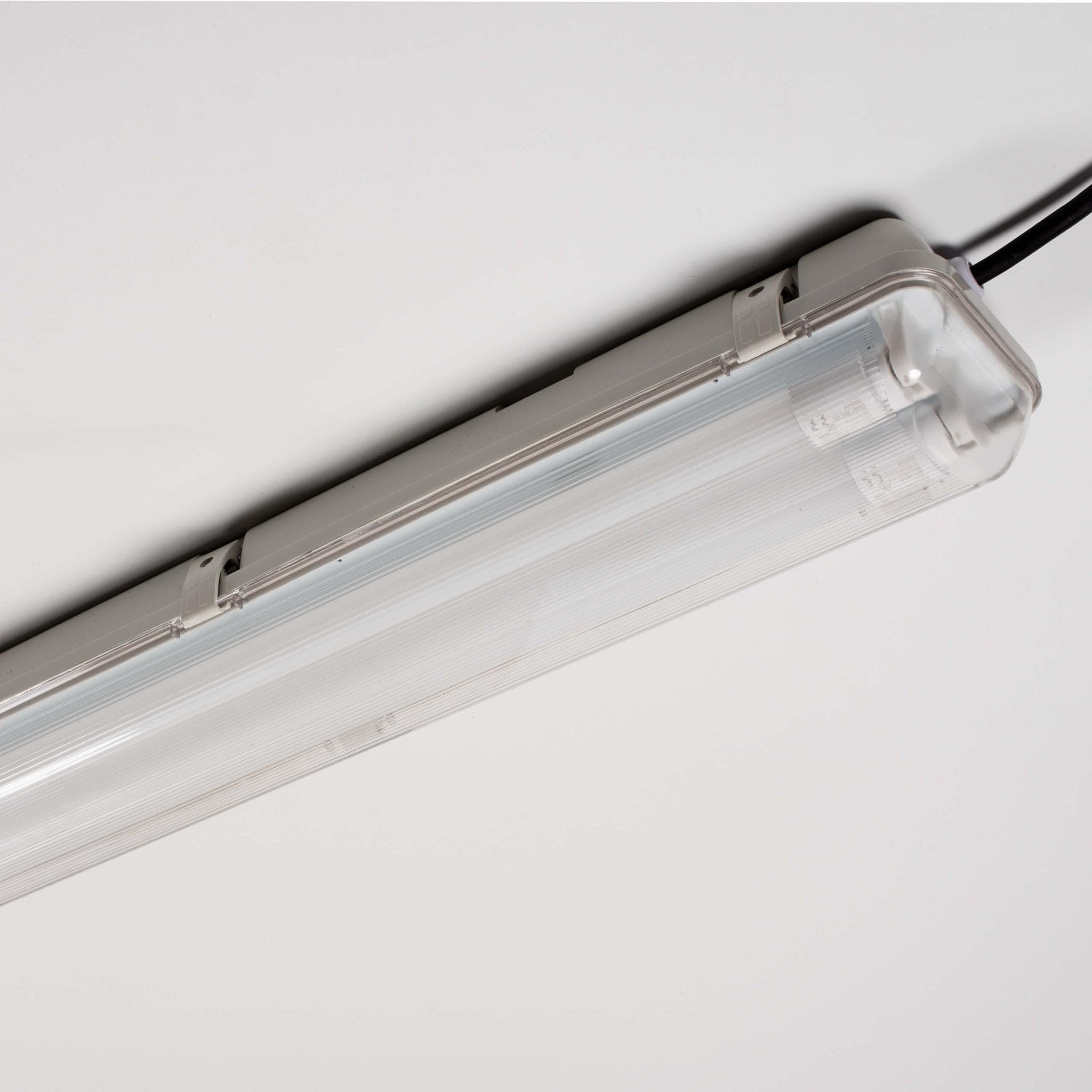 Proventa LED Feuchtraumleuchte 150cm | 2x16,5W | 6120 Lumen | IP65 Wannenleuchte | 4000K neutralweiß | 50.000h | IK08 Schlagfest | Edelstahlklammern, Flickerfrei – Garage, Keller, Werkstatt