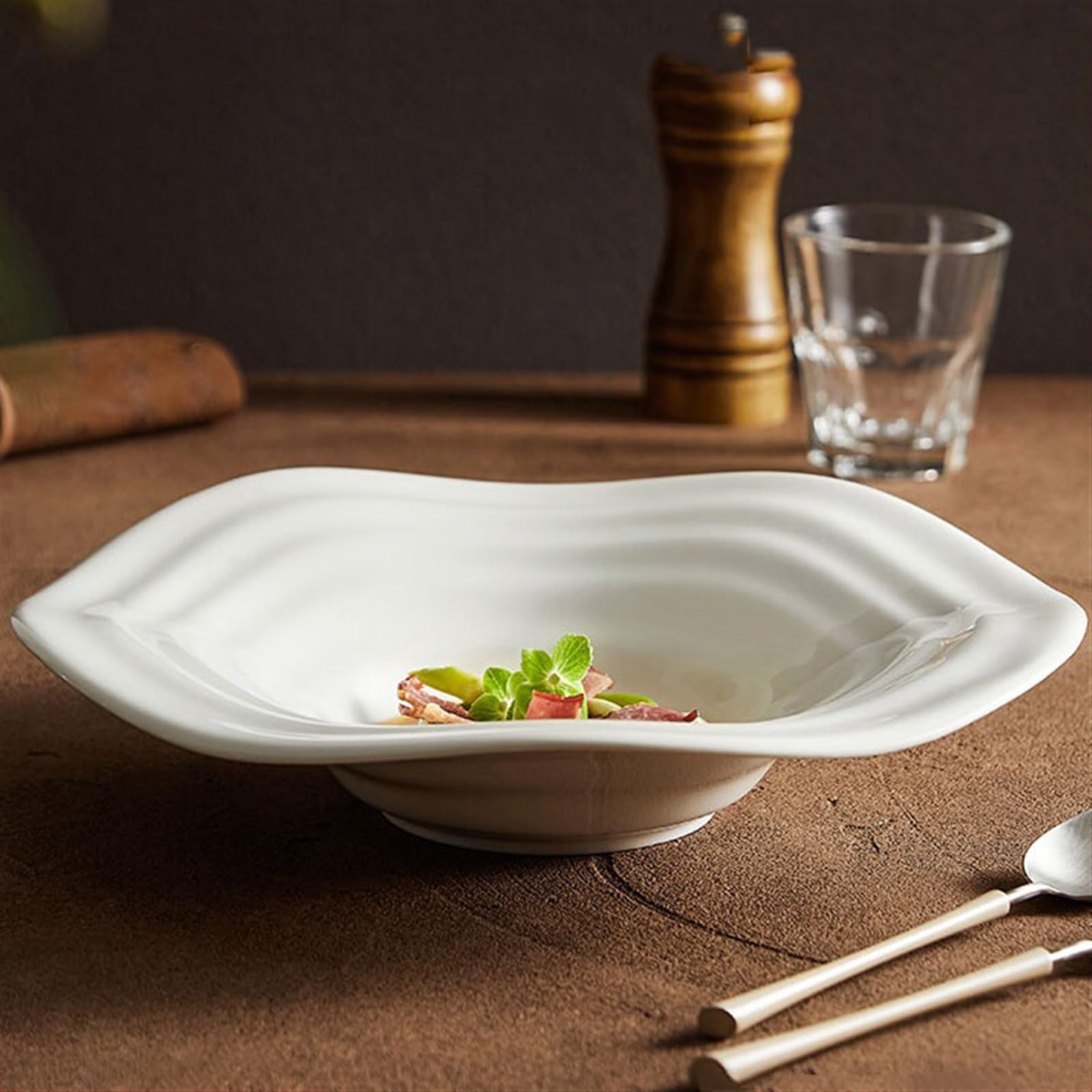 Pastaschalen Speiseteller Teller mit unregelmäßiger Form, modischer kreativer Teller, weiße Keramik, tiefer Teller, Spaghetti-Teller, kommerziell Essteller
