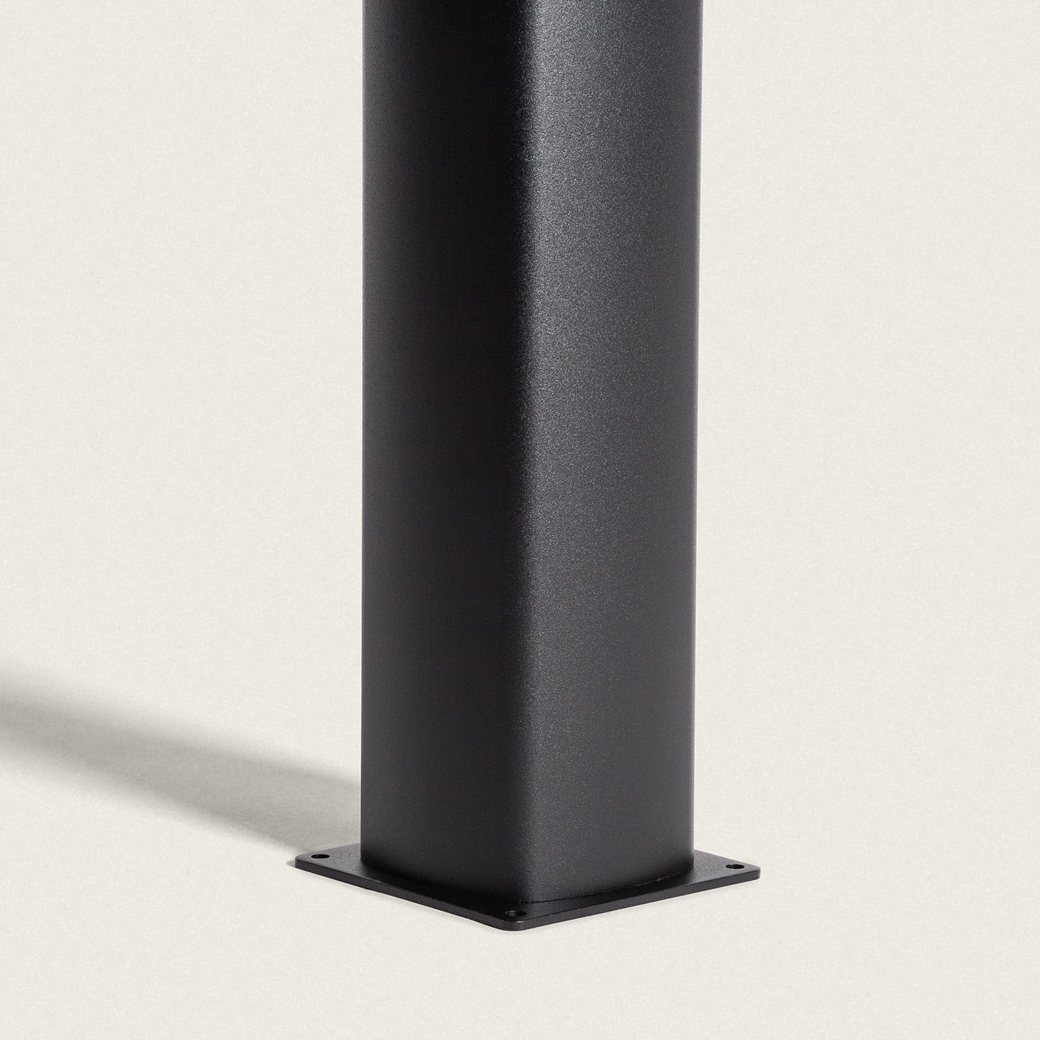 LEDKIA LIGHTING Baliza de Pie Exterior 60cm Aluminio con Sensor PIR Pelly Negro E27