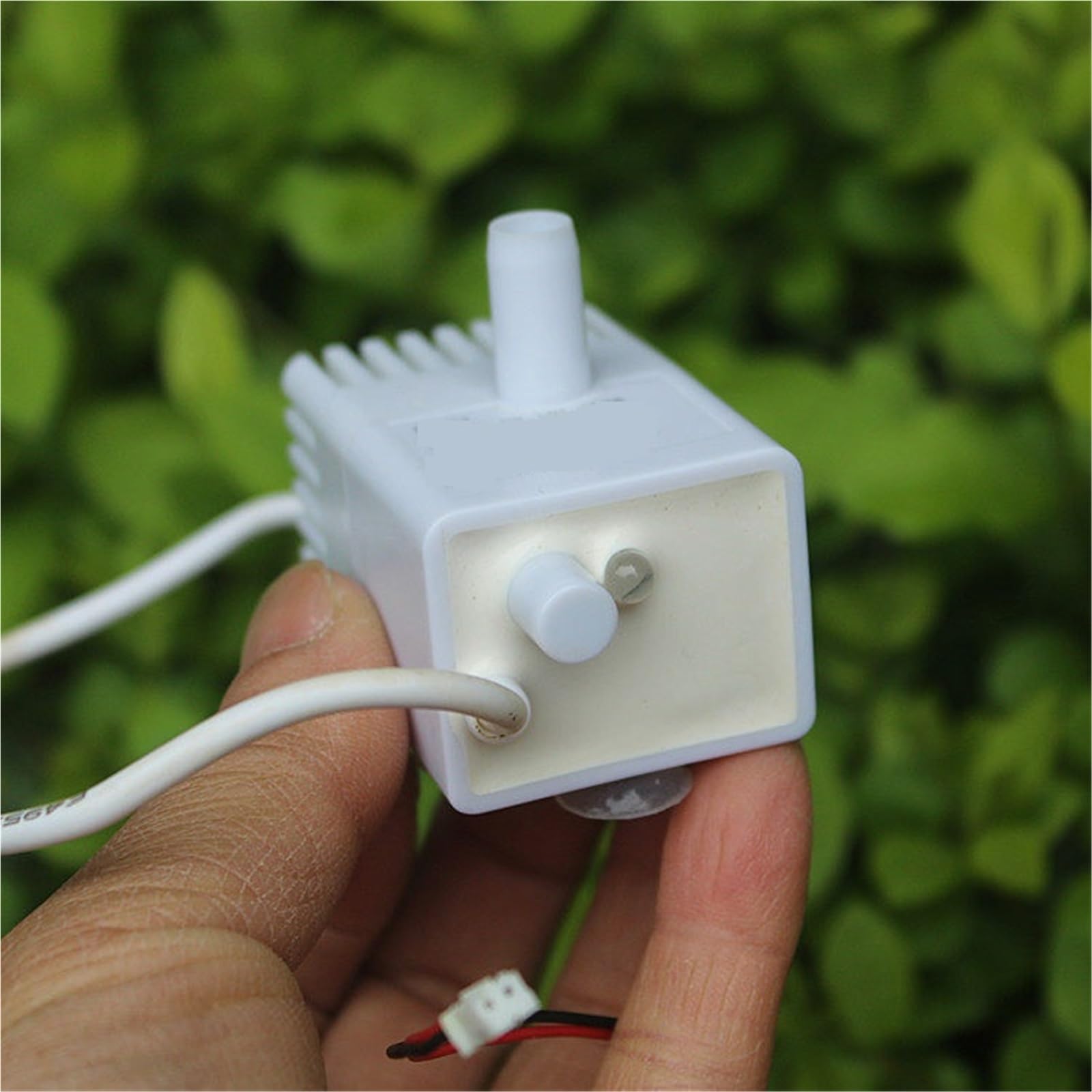 Miniaturowa bezszczotkowa pompa zanurzeniowa DC Rockery Bonsai Fish Tank Pump Automatyczne wyłączanie z powodu niedoboru wody DC5V-12V 1 szt