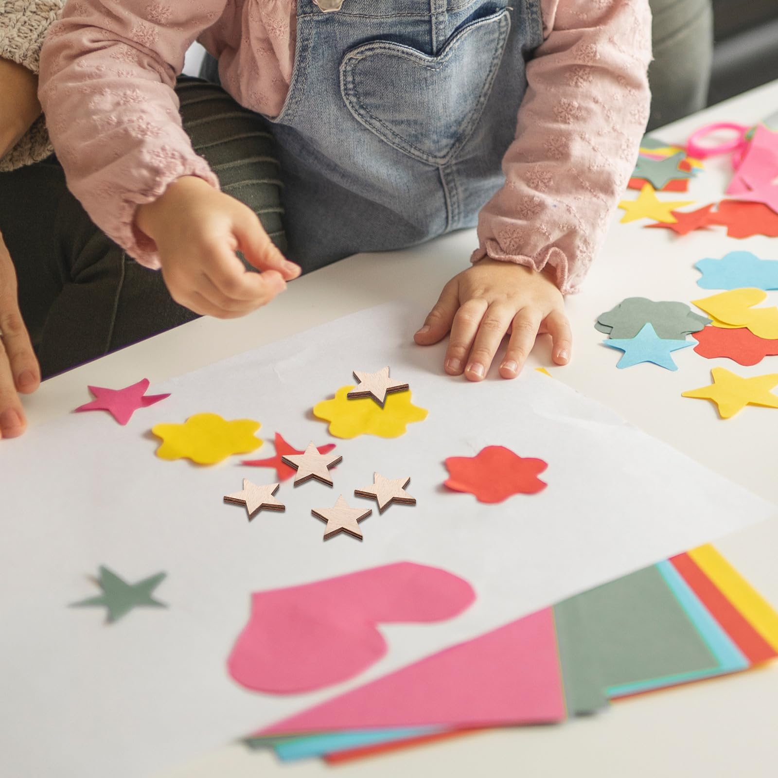 FRCOLOR 125 Pièces Petites Étoiles en Bois pour Loisirs Créatifs DIY