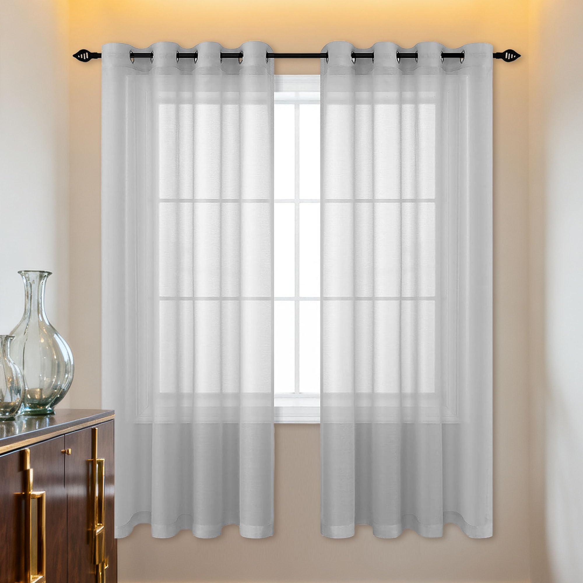 Rideau voilage contre le vis-à-vis et l'éblouissement du soleil de chambre