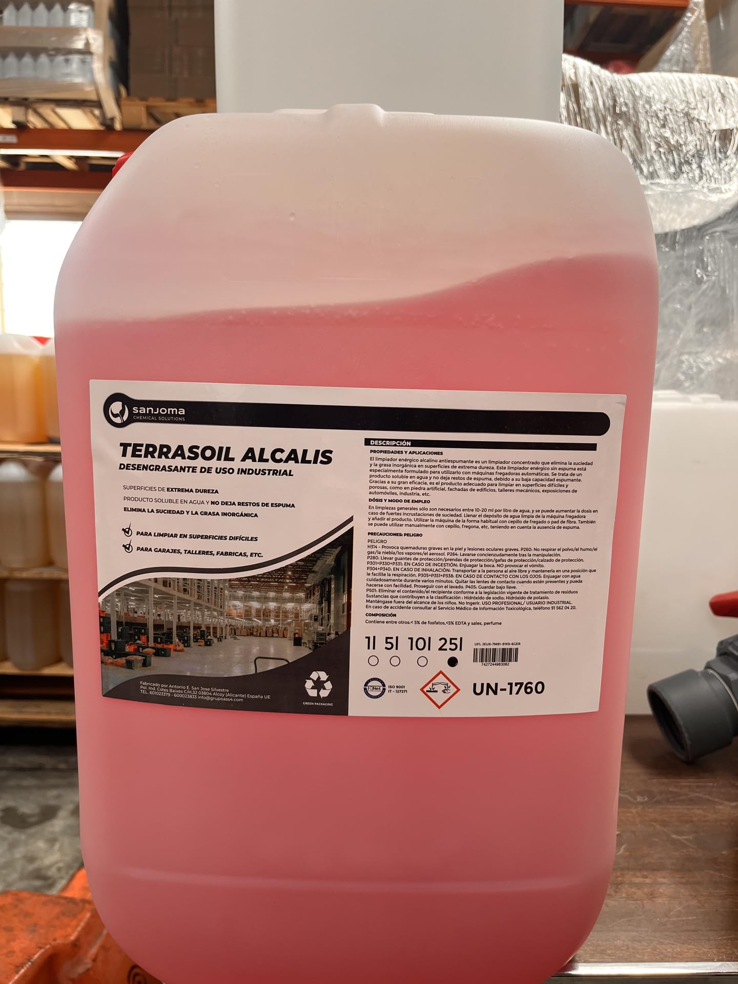Terrasoil Alcalis – Desengrasante Industrial Alcalino Concentrado 25L | Limpieza Profesional de Suelos, Talleres y Máquinas Fregadoras | Elimina Grasas, Aceites y Residuos Difíciles