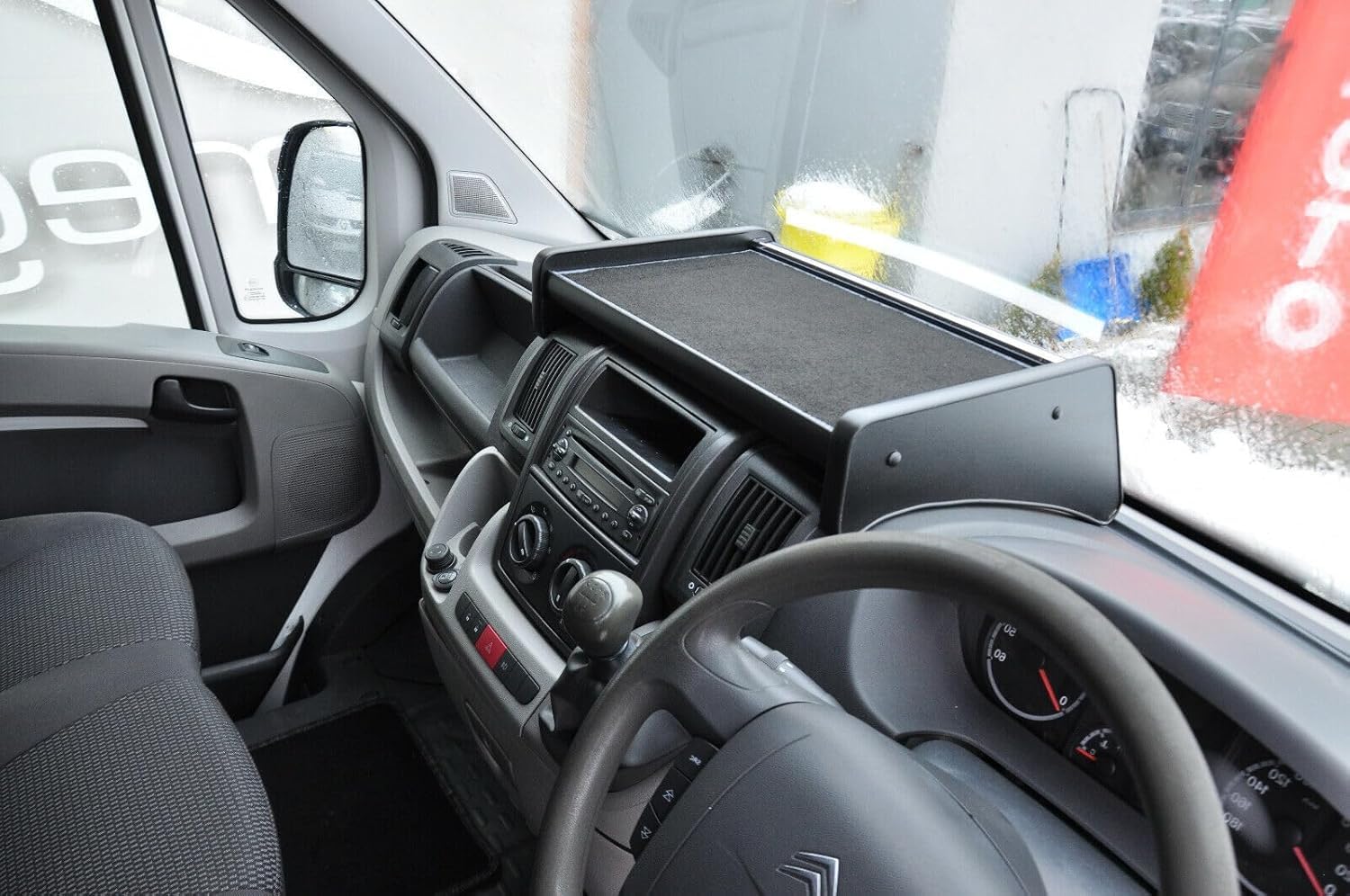 Armaturenbrett-Tisch kompatibel mit Fiat Ducato, Peugeot Boxer & Citroën Jumper – Rutschfeste Cockpit-Aufbewahrungsschale, zusätzliche Armaturenbrettfläche für Dokumente und Smartphone, robustes