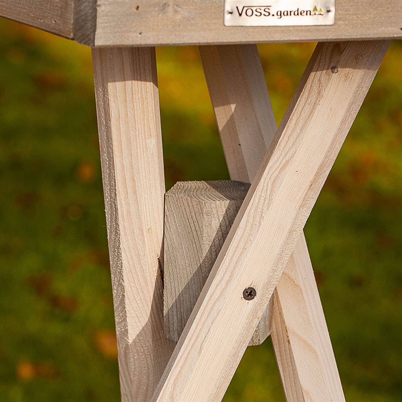 VOSS.garden "Norje hochwertiges Vogelhaus weiß, mit Kreuzstandfuß, Futtervogelhaus Vogelhäuschen Vogelfutterstation Vogelvilla