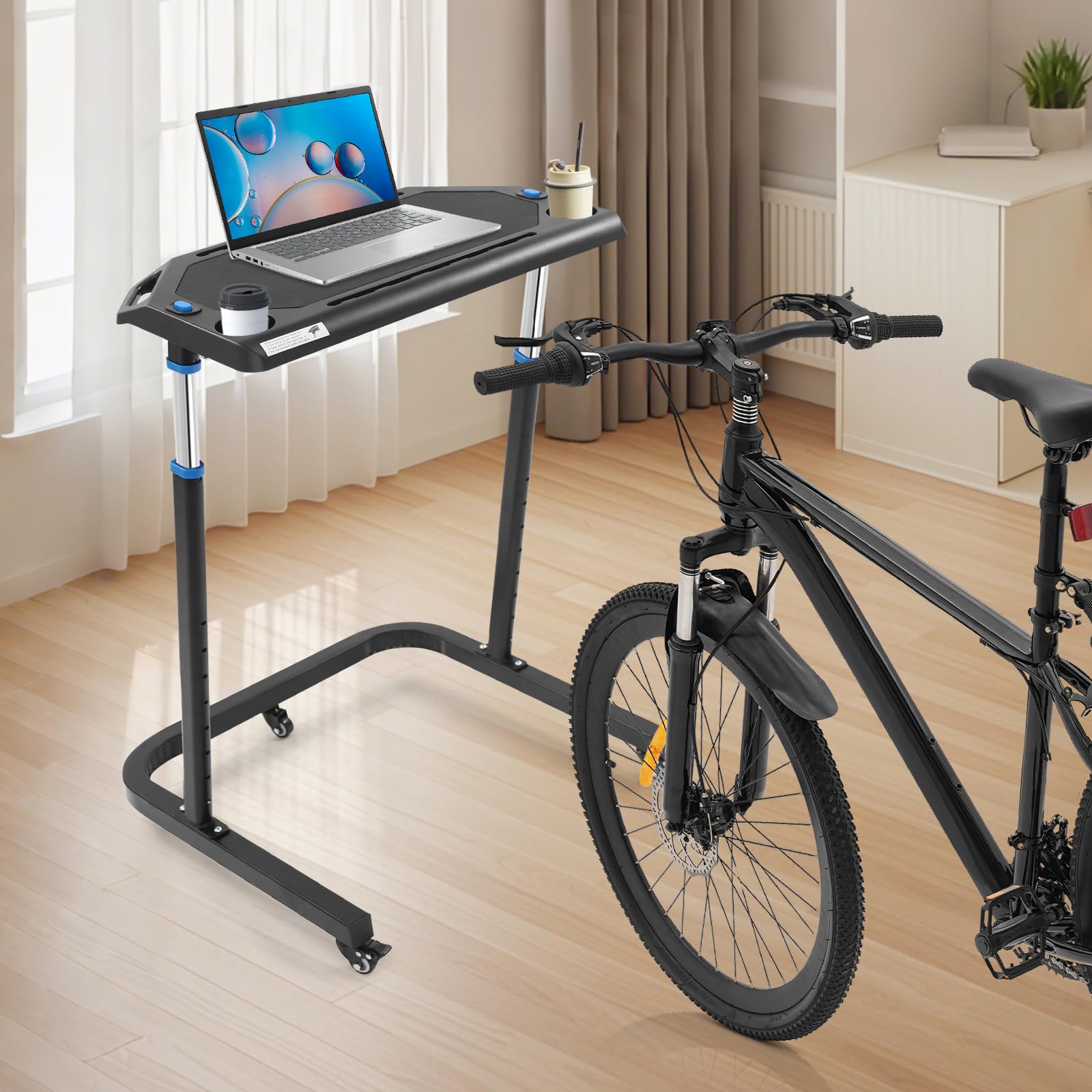 Fahrrad Trainingstisch Höhenverstellbar Rollentrainer Schreibtisch mit Feststellbaren Rollen, rutschfeste Arbeitsfläche, Tablet/Smartphone Halterung & 2 Getränkehalter, für Indoor Cycling Heimtrainer