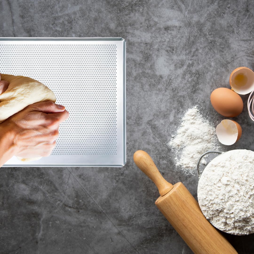 PREMIUM LOCHBLECH 46,5 x 37,5 cm – Gelochtes Backblech für knuspriges Backen wie beim Profi: Ideal für Pizza, Brot, Baguette & Kuchen – kompatibel mit Bosch, Siemens, Neff, AEG, Whirlpool u.v.m.